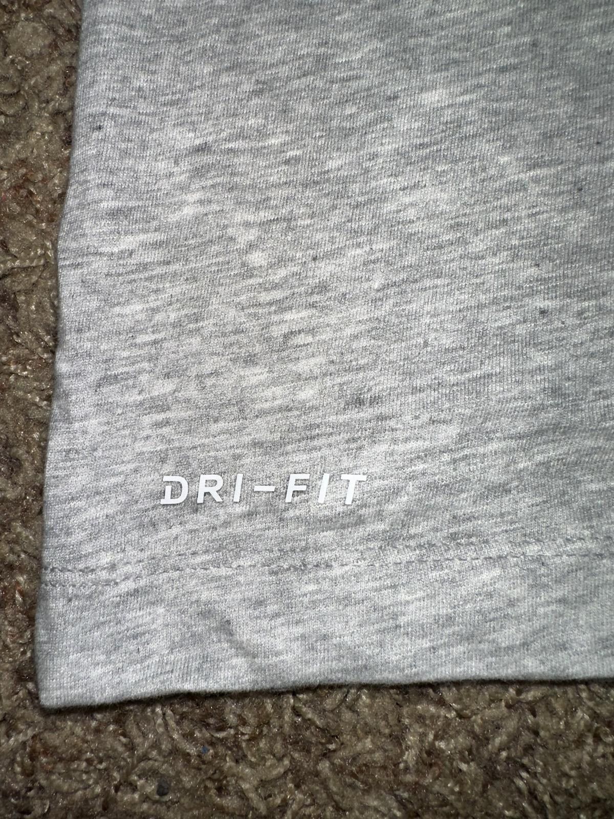 Nike Nike Men’s Dri-Fit Training Graphic T-Shirt Size US L / EU 52-54 / 3 - 3 Thumbnail