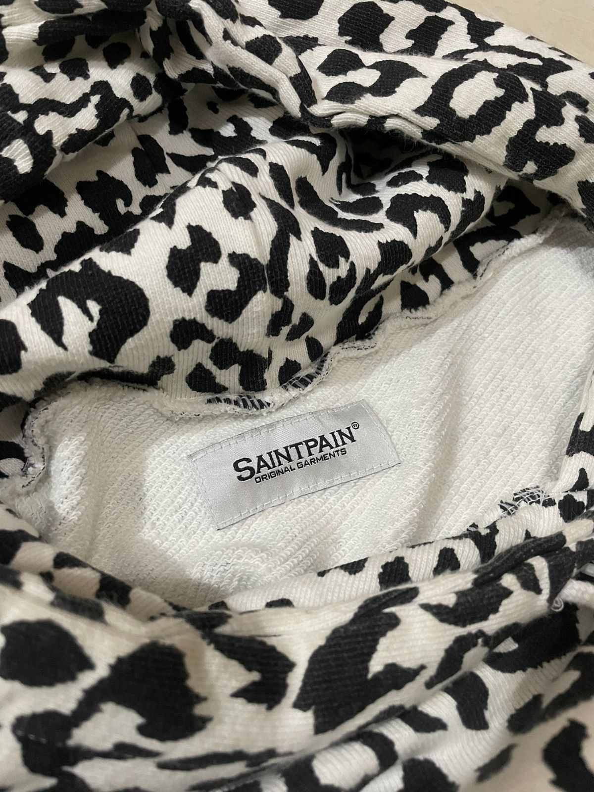 Japanese Brand LEOPARD PRINT HOOD - WHITE Size ONE SIZE - 4 Thumbnail
