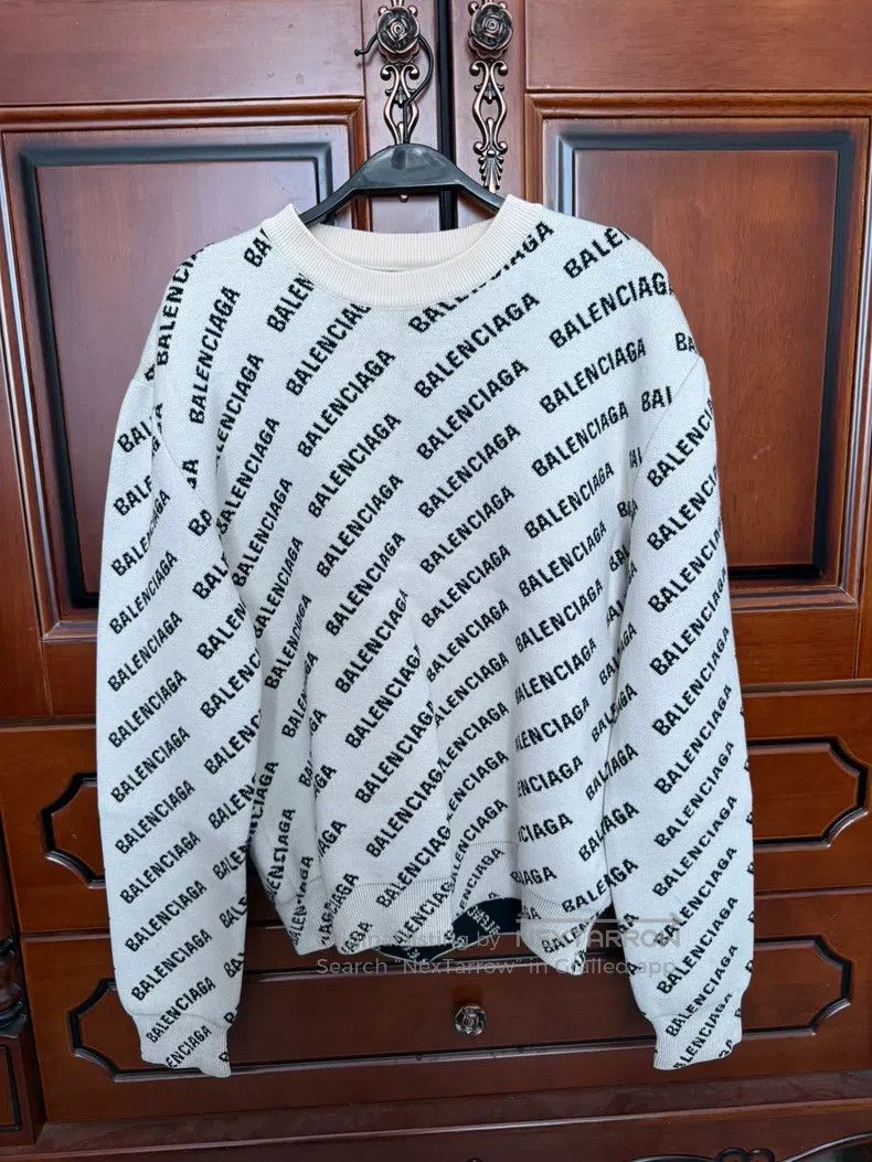 Balenciaga Balenciaga Full logo white sweater, size XS Size US XS / EU 42 / 0 - 1 Thumbnail