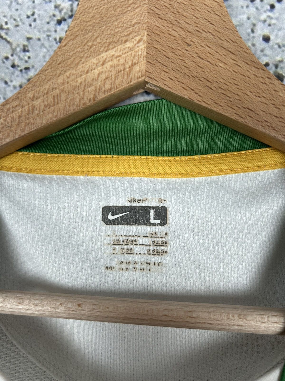 Nike Vintage Nike Celtic Glasgow Soccer Jersey Football Size US L / EU 52-54 / 3 - 5 Thumbnail