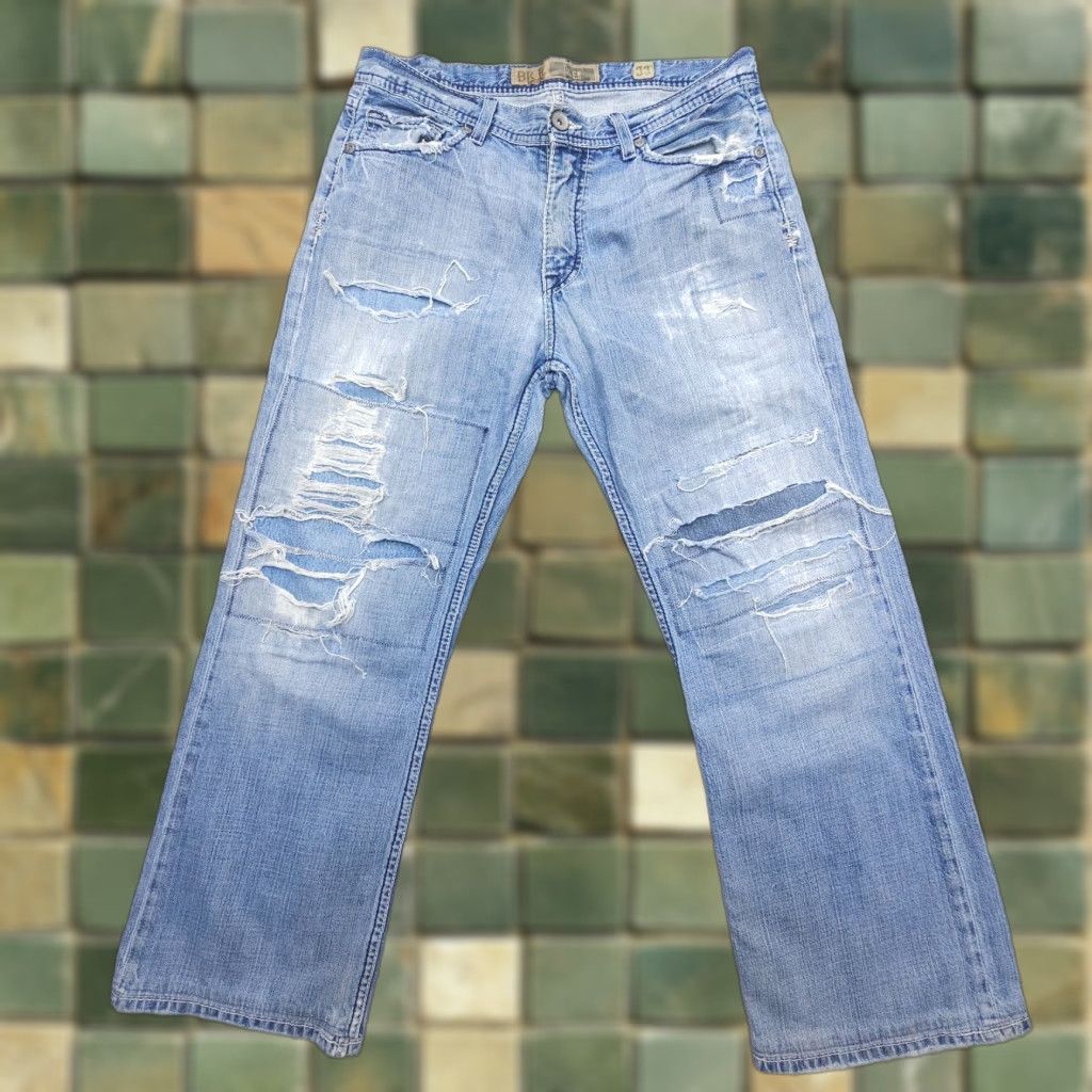Vintage BKE Buckle Tyler Straight Jeans Mens 33 Blue Distressed Denim 5-Pocket Regular Inseam 29" Cotton Denim Size US 33 - 1 Thumbnail