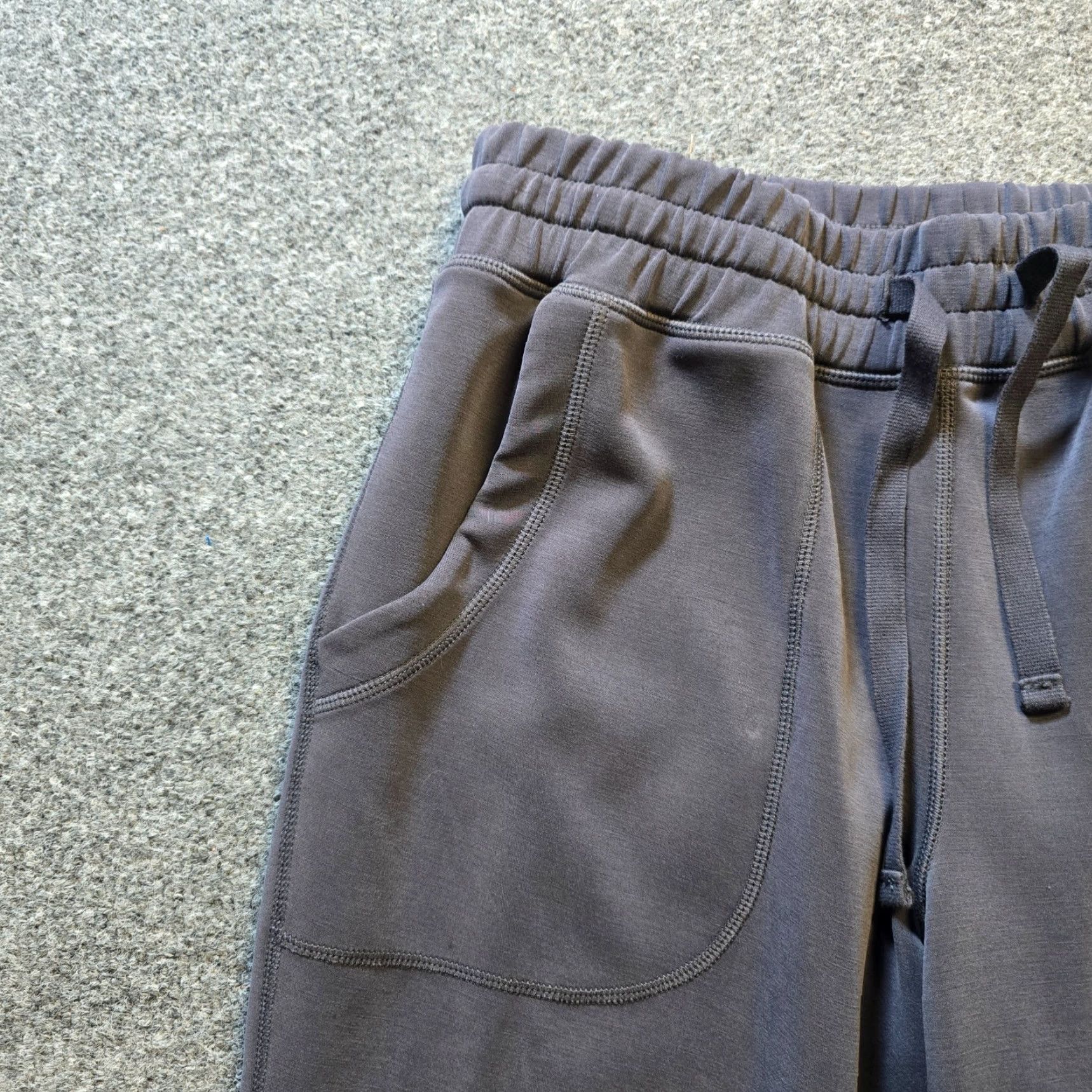 Bailey 44 Bailey 44 Pants Womens Size Small Gray Joggers Pull On Sweatpants Lounge Casual Regular Tapered Inseam 27 in Front Type: Flat Front Size 28" / US 6 / IT 42 - 3 Thumbnail