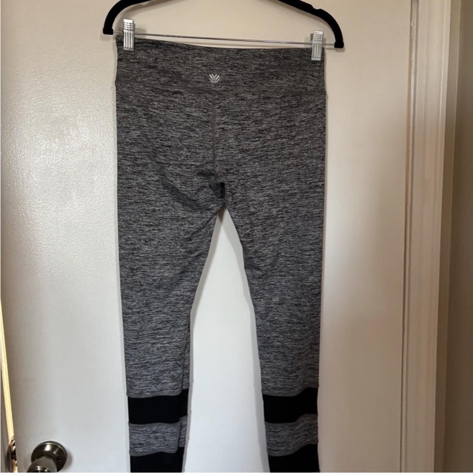 Forever 21 Forever 21 active leggings Size 32" / US 10 / IT 46 - 3 Thumbnail