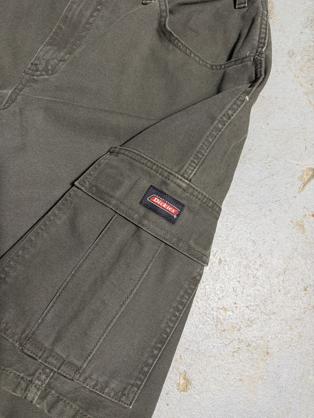 Dickies Dickies olive green Cargo Shorts Size US 32 / EU 48 - 2 Thumbnail