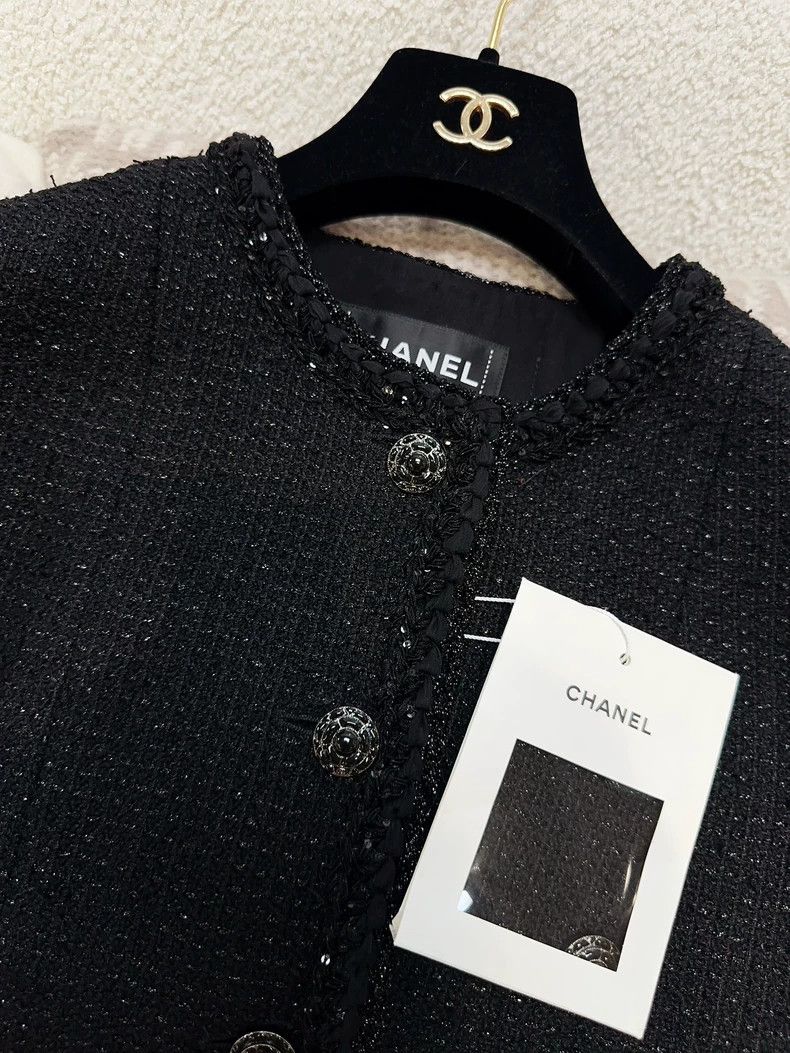 Chanel Chanel 25S spring and summer black glitter camellia button Size XS / US 0-2 / IT 36-38 - 2 Thumbnail