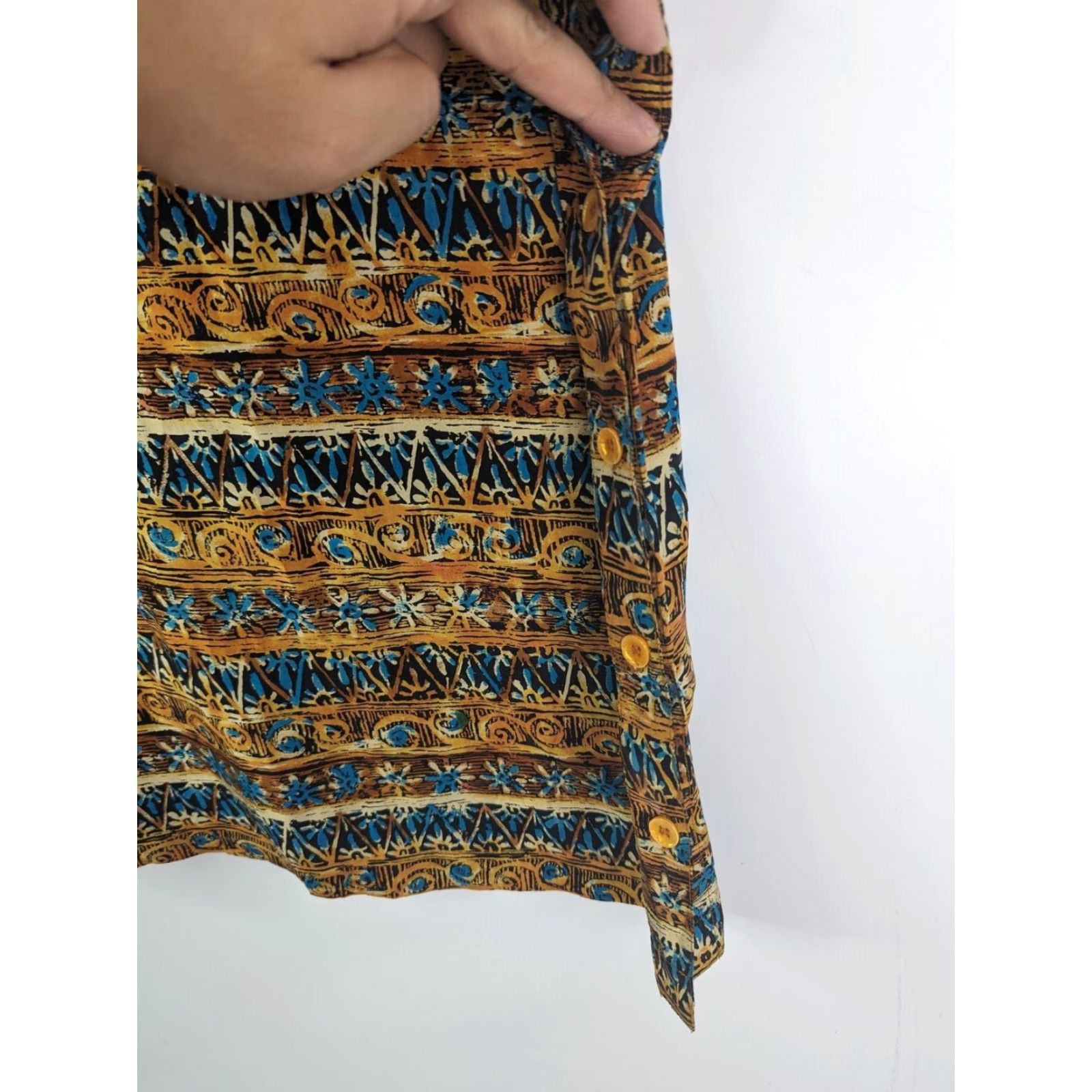 Vintage VINTAGE Diane Gilman Silk Tank Top Blouse Sleeveless Camisole Gold & Blue Geometric Sequin 90s Womens S Sleeveless Silk Tank Top Blouse Size S / US 4 / IT 40 - 2 Thumbnail