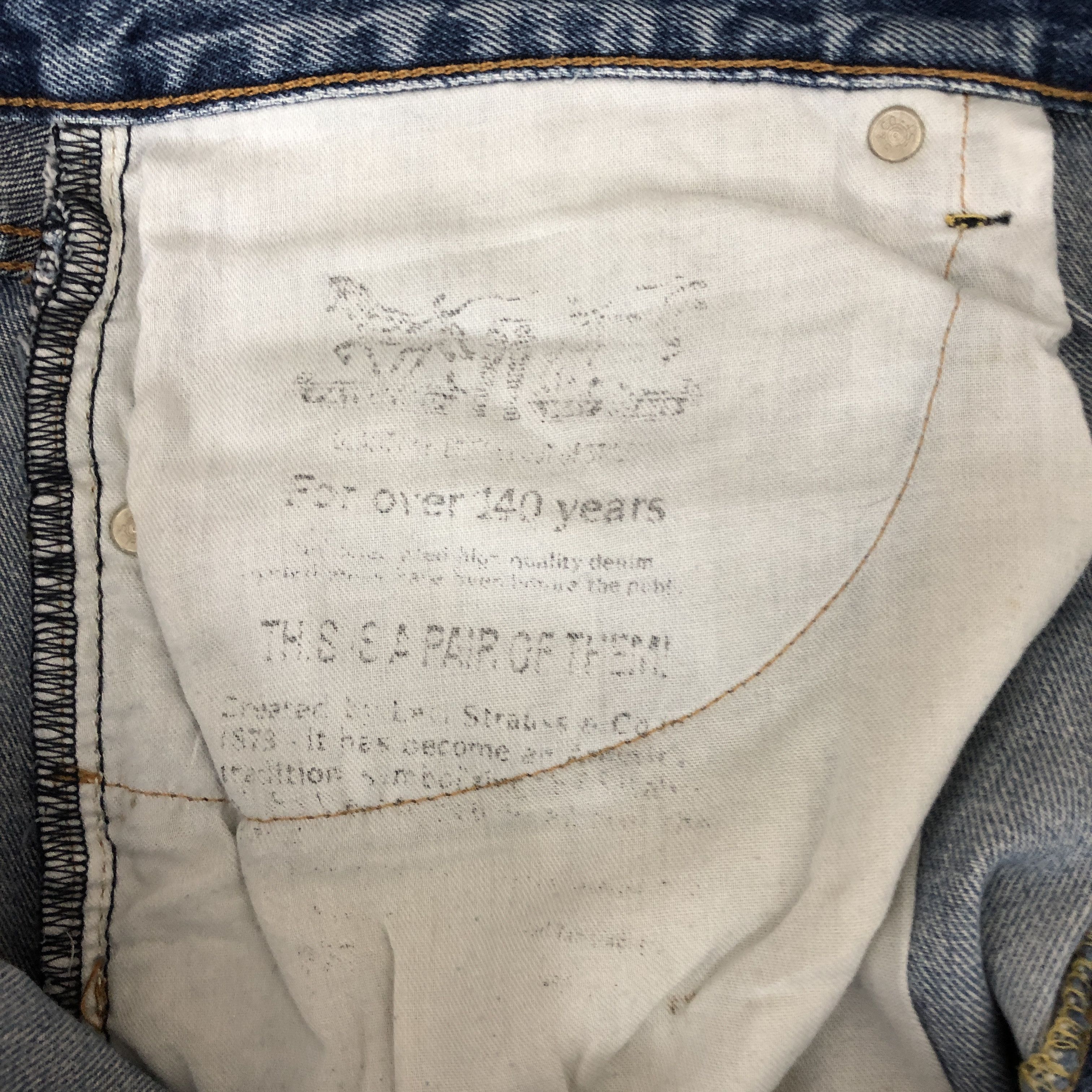 Levi's Vintage Levis 505 Distressed Light Wash Jeans Levi's Denim Size US 36 / EU 52 - 16 Thumbnail