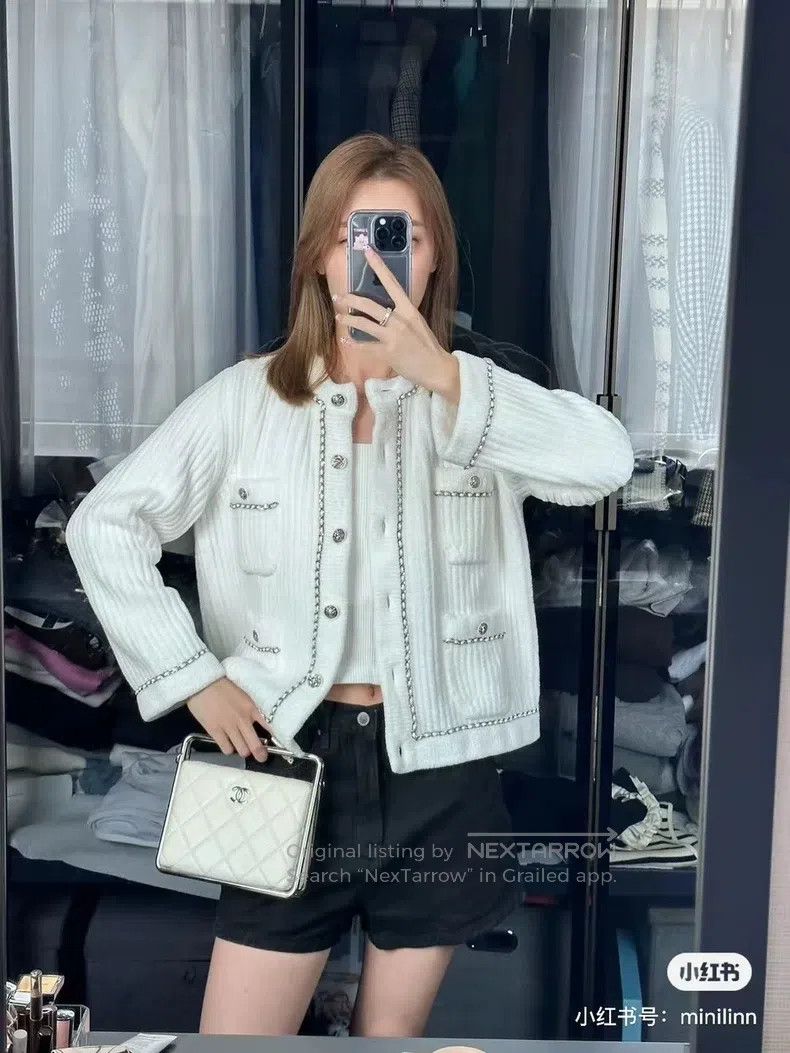 Chanel Chanel White four-pocket corduroy jacket Size XS / US 0-2 / IT 36-38 - 9 Thumbnail