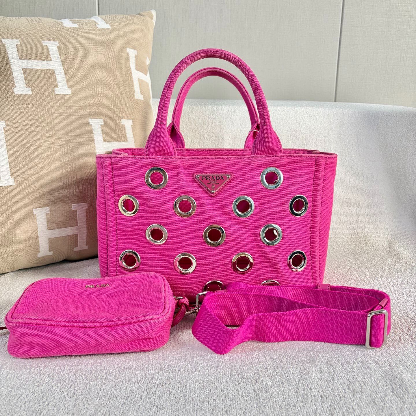 Prada Pre-loved Bag Very good condition Size ONE SIZE - 1 Thumbnail