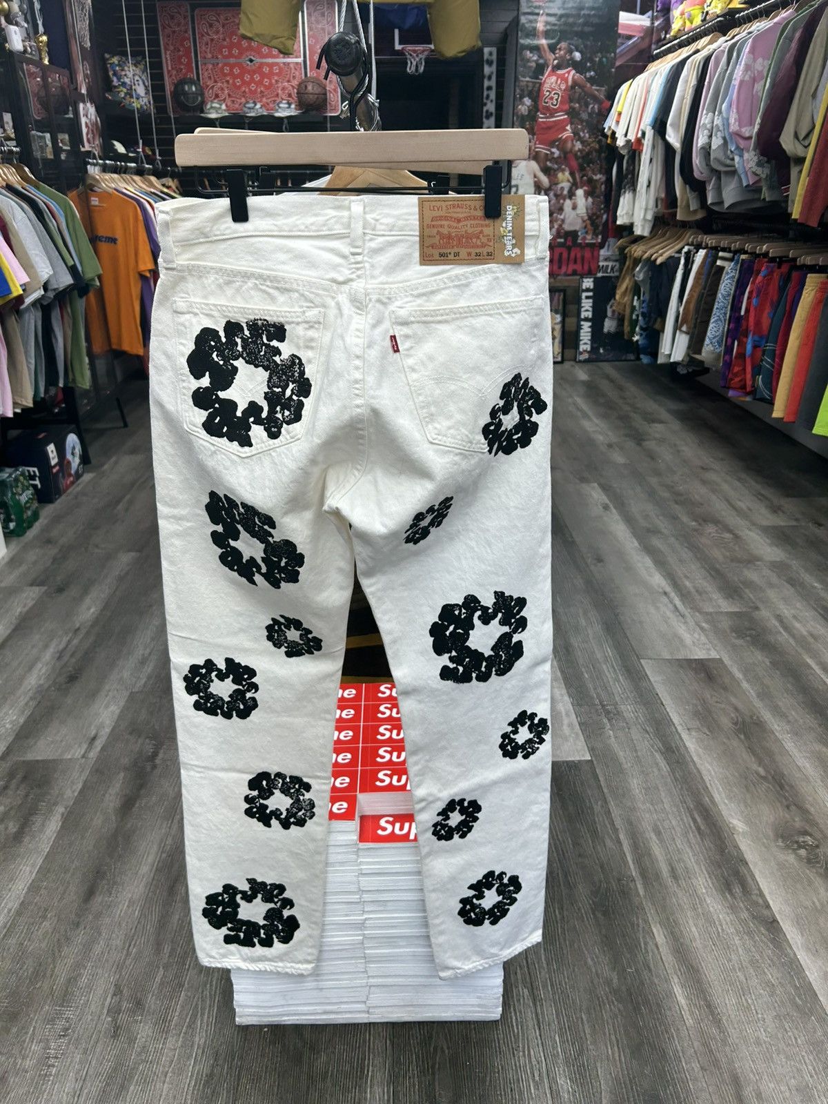 DENIM TEARS × Levi's Levi's x Denim Tears The Cotton Wreath Inverted Jean Size US 32 / EU 48 - 2 Thumbnail