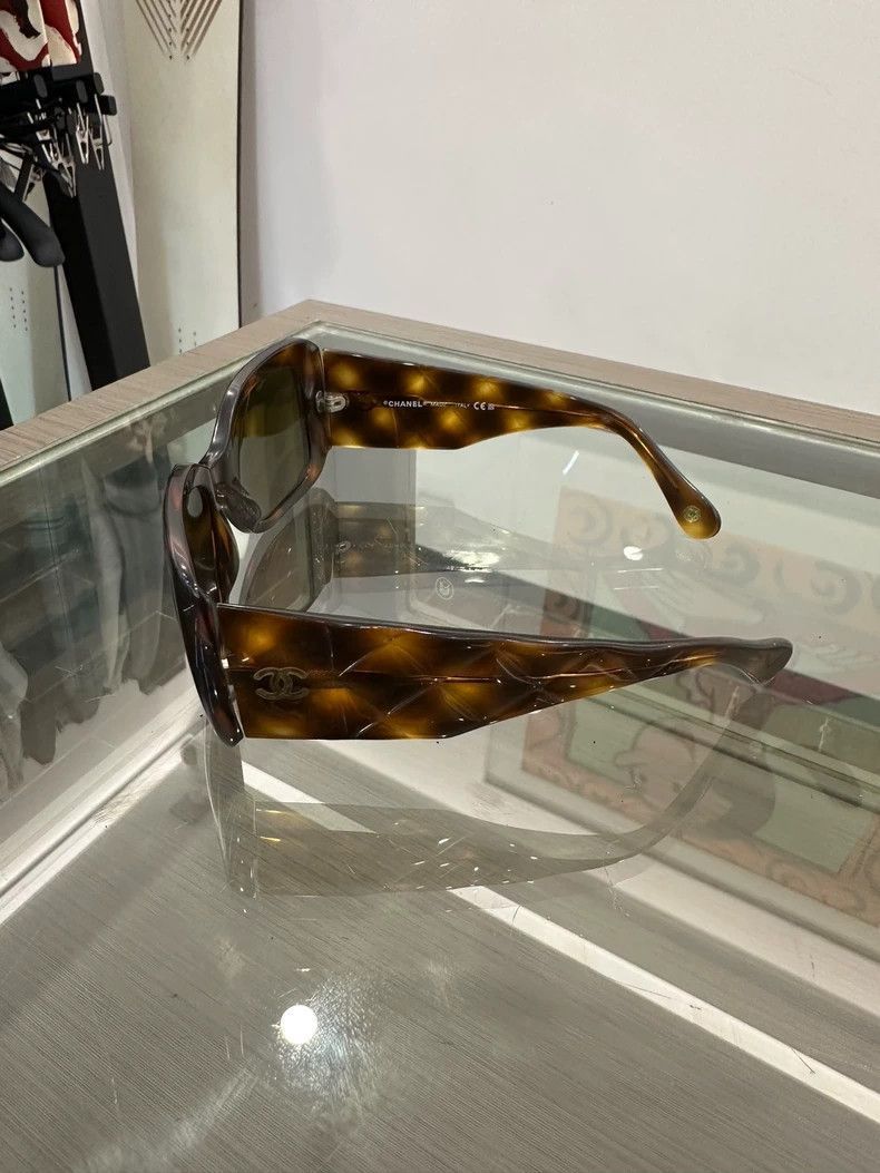 Chanel Vintage Chanel Tortoise Shell Sunglasses -2505 Size ONE SIZE - 4 Thumbnail
