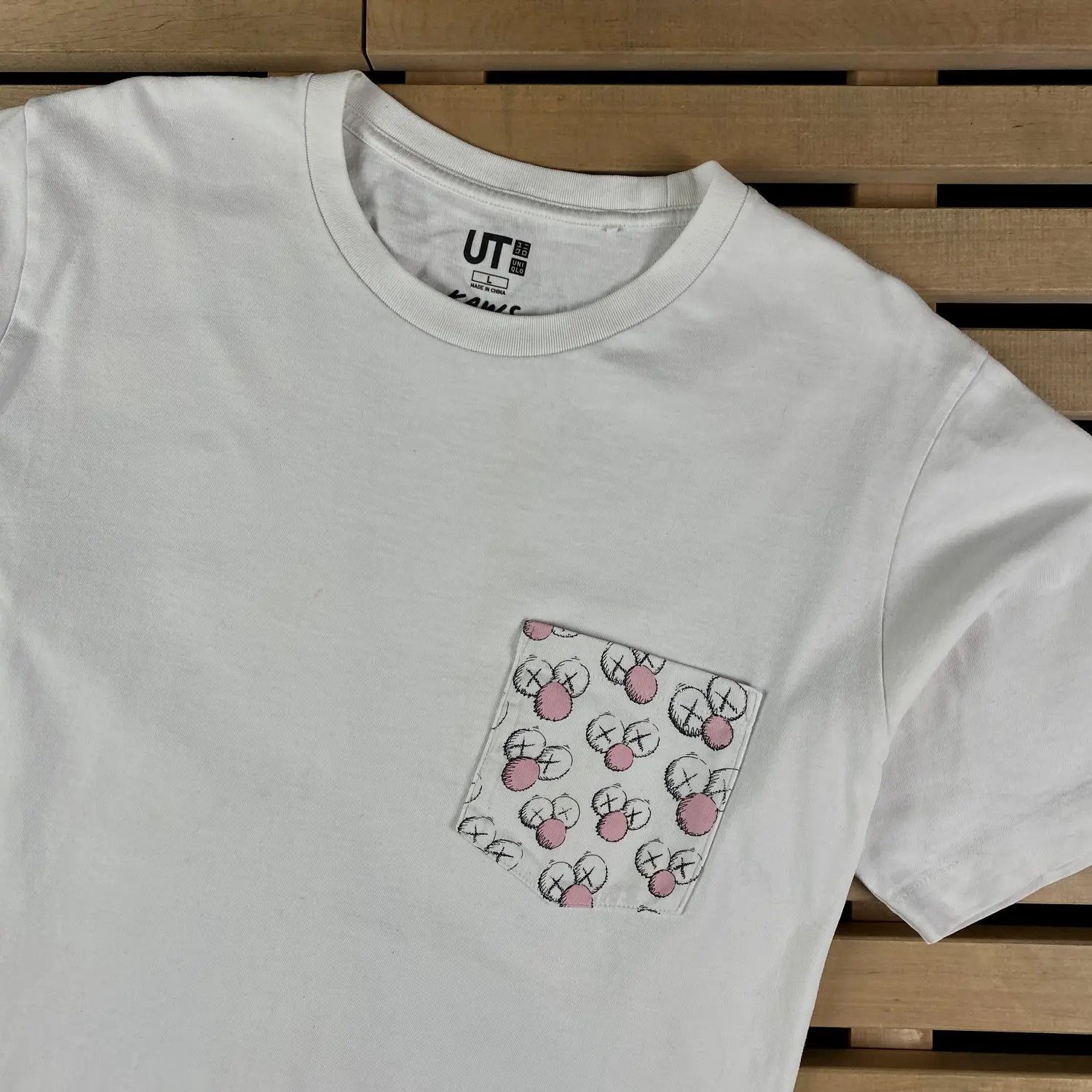 Kaws Mens T-Shirt Uniqlo x Kaws Big Print Size L Size US L / EU 52-54 / 3 - 2 Thumbnail