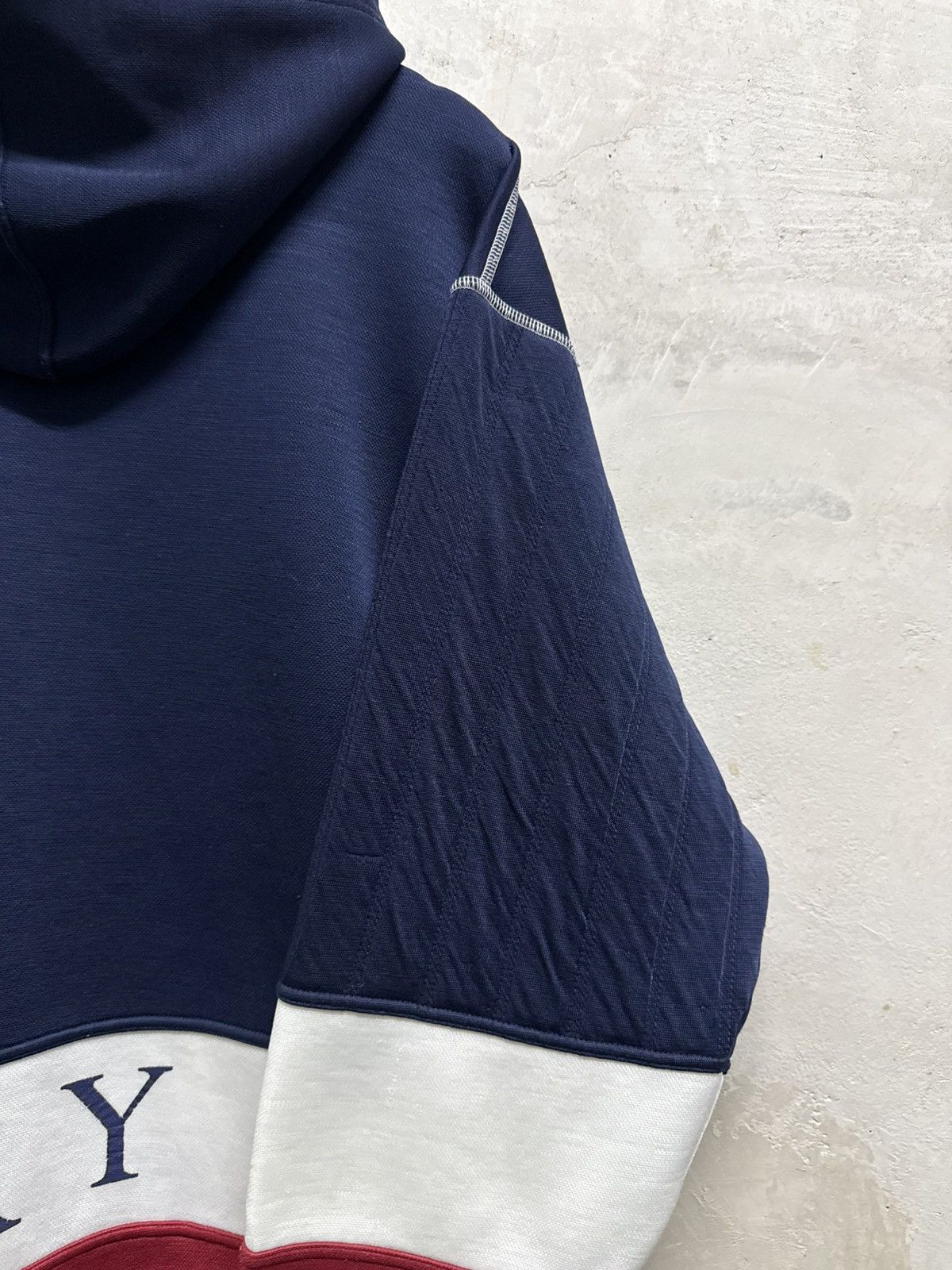 Fred Perry Vintage 90s Fred Perry Big Logo Distressed Hoodie Size US L / EU 52-54 / 3 - 9 Thumbnail