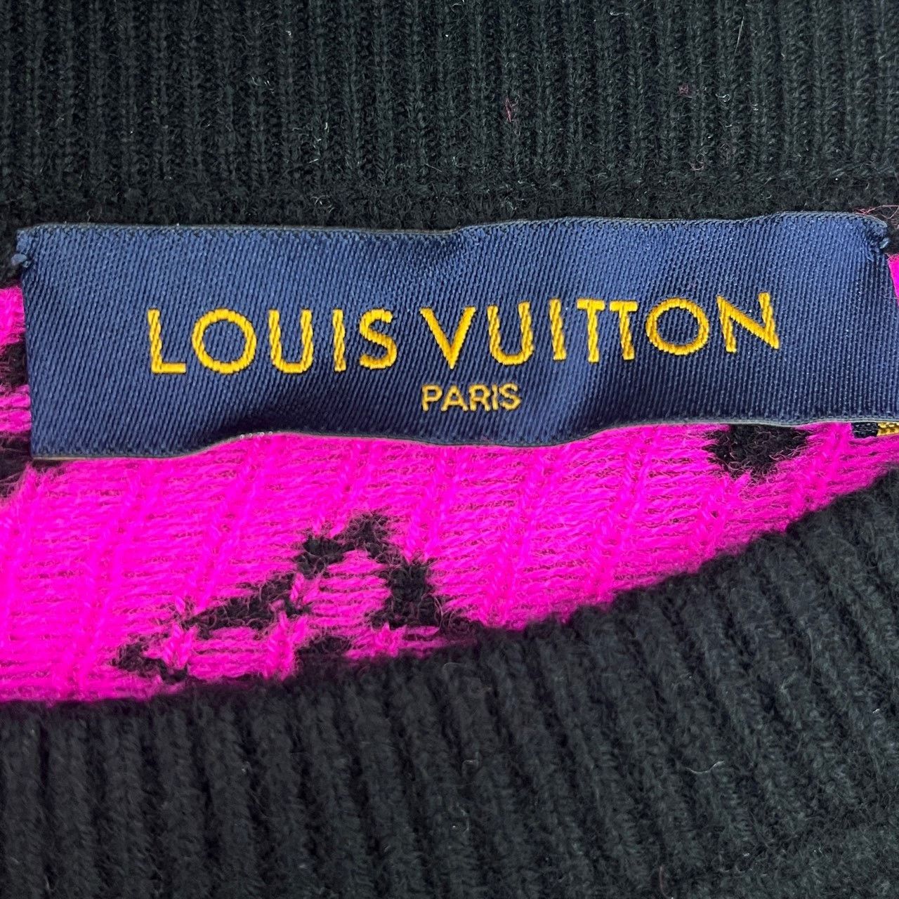 Louis Vuitton Louis Vuitton Black and pink cashmere sweater with logo on Size US XL / EU 56 / 4 - 5 Thumbnail