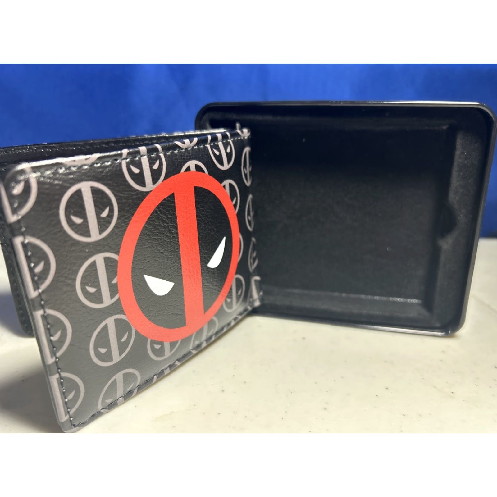 Vintage Buckle-Down Deadpool Wallet Bi-fold Men's Tin Box Marvel Size ONE SIZE - 3 Thumbnail