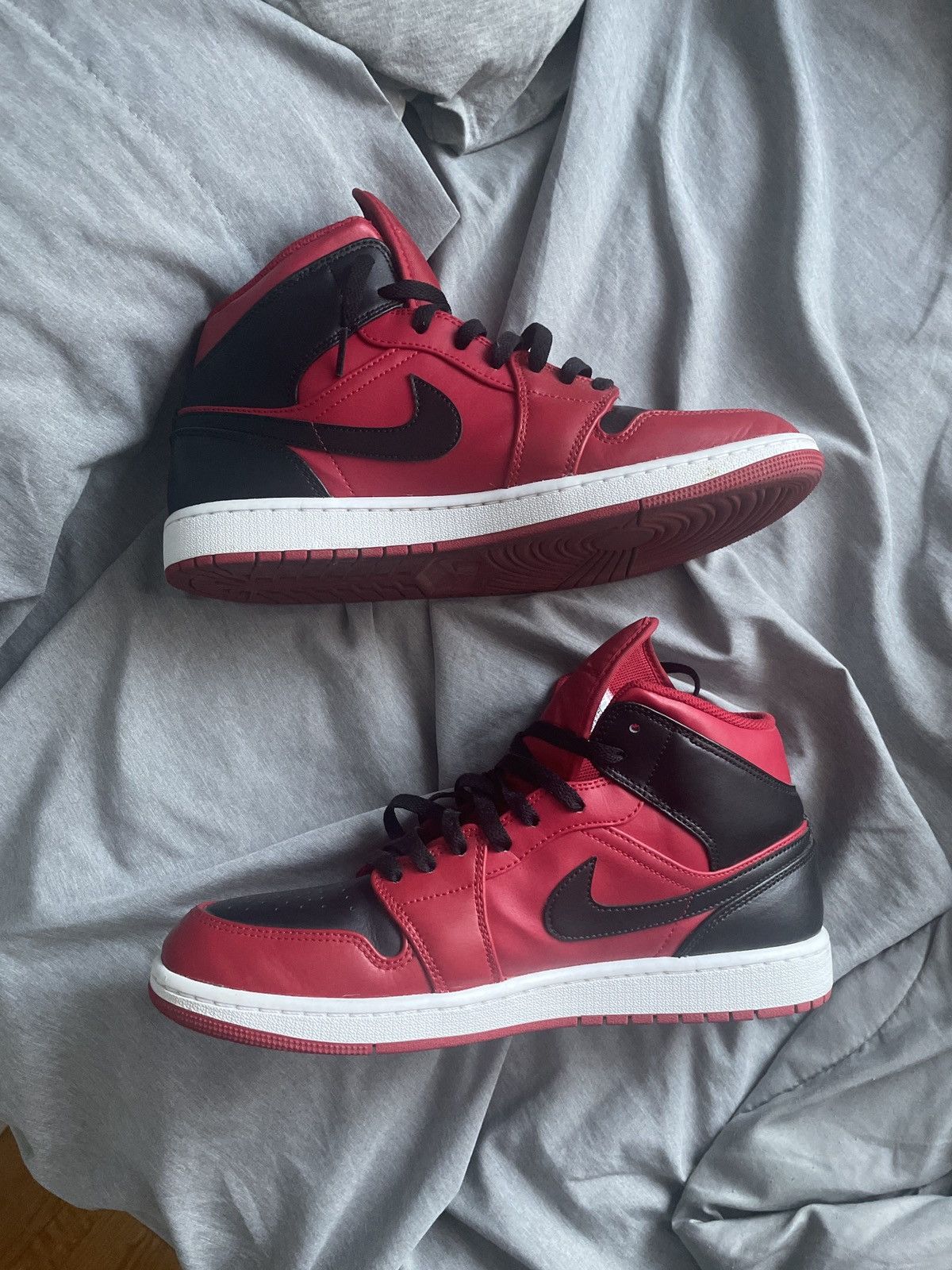 Jordan Brand Jordan 1 mid reverse bred S10 Size US 10 / EU 43 - 2 Thumbnail