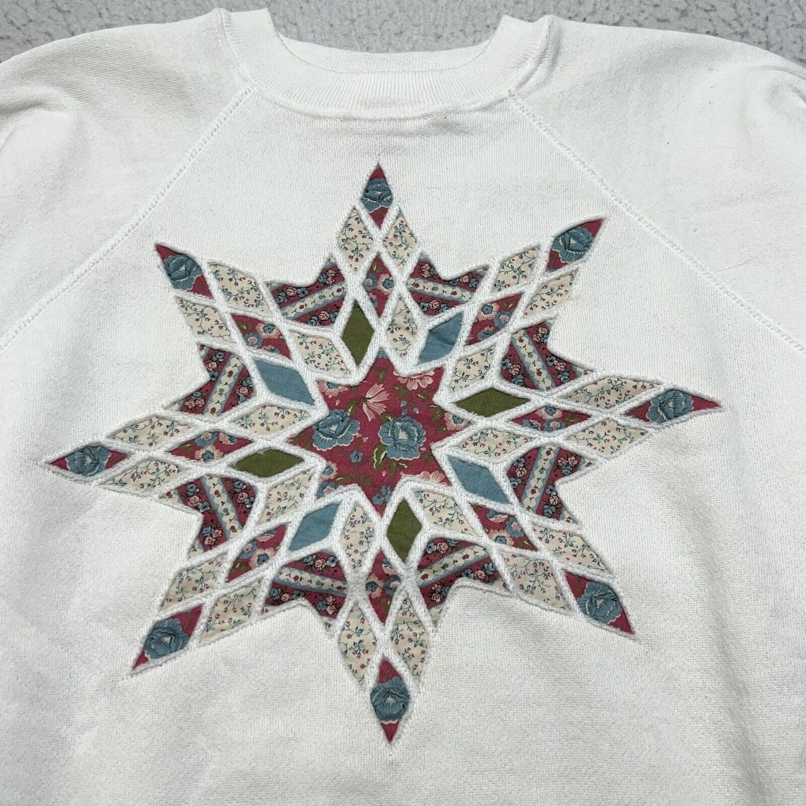 Hanes Vintage Hanes Crewneck Sweatshirt Snowflake Embroidery USA Size XL / US 12-14 / IT 48-50 - 2 Thumbnail