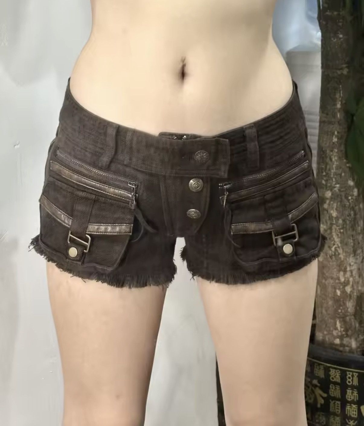 Vintage Y2K Multi Pockets Vintage Style Punk Mini Shorts Size 27" / US 4 / IT 40 - 1 Thumbnail