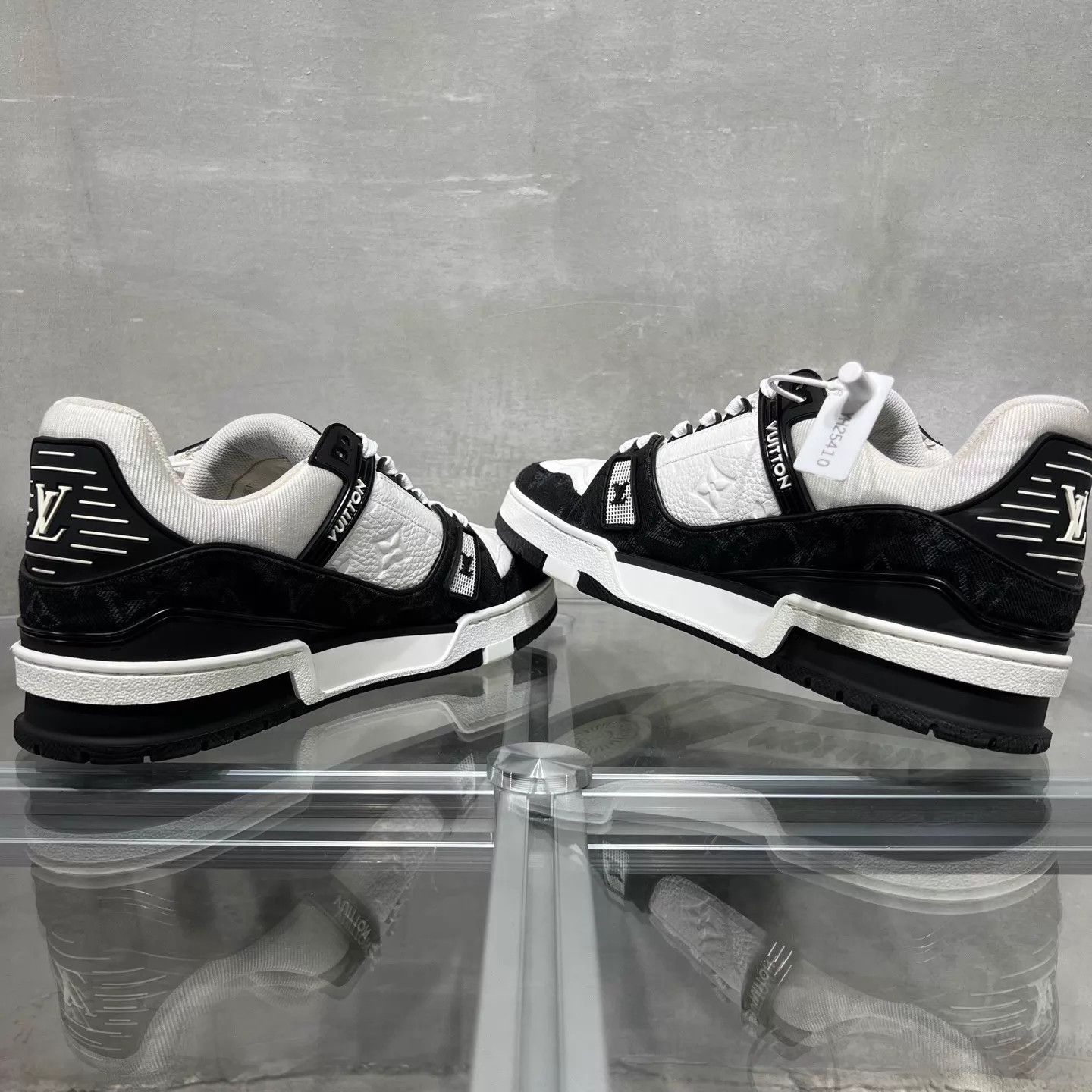 Louis Vuitton LV Trainer black and white denim 41.5 Size US 8.5 / EU 41-42 - 5 Thumbnail
