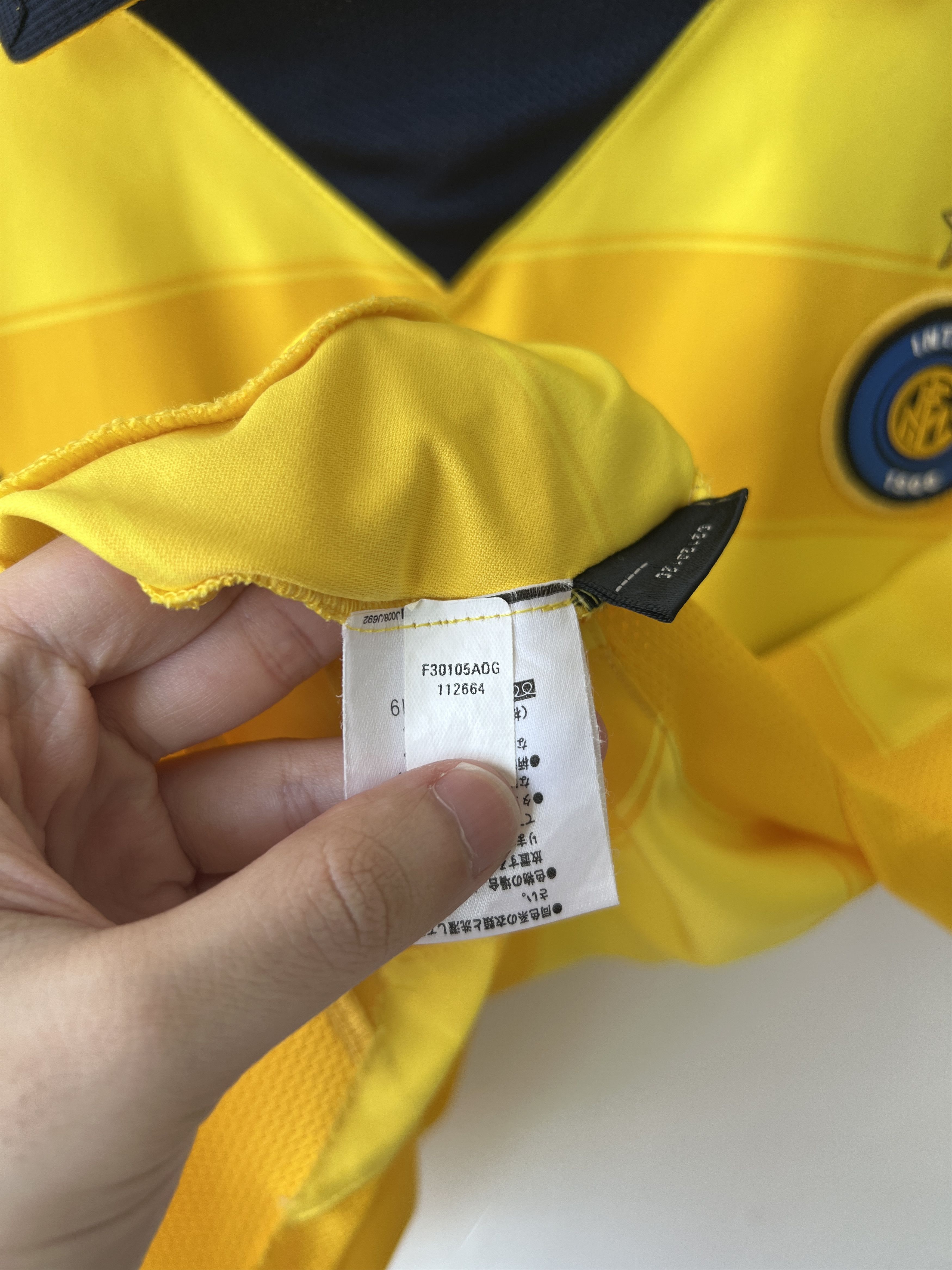 Nike (M) Inter Milan 2003-04 Away Kit Adriano #10 Size US M / EU 48-50 / 2 - 5 Thumbnail