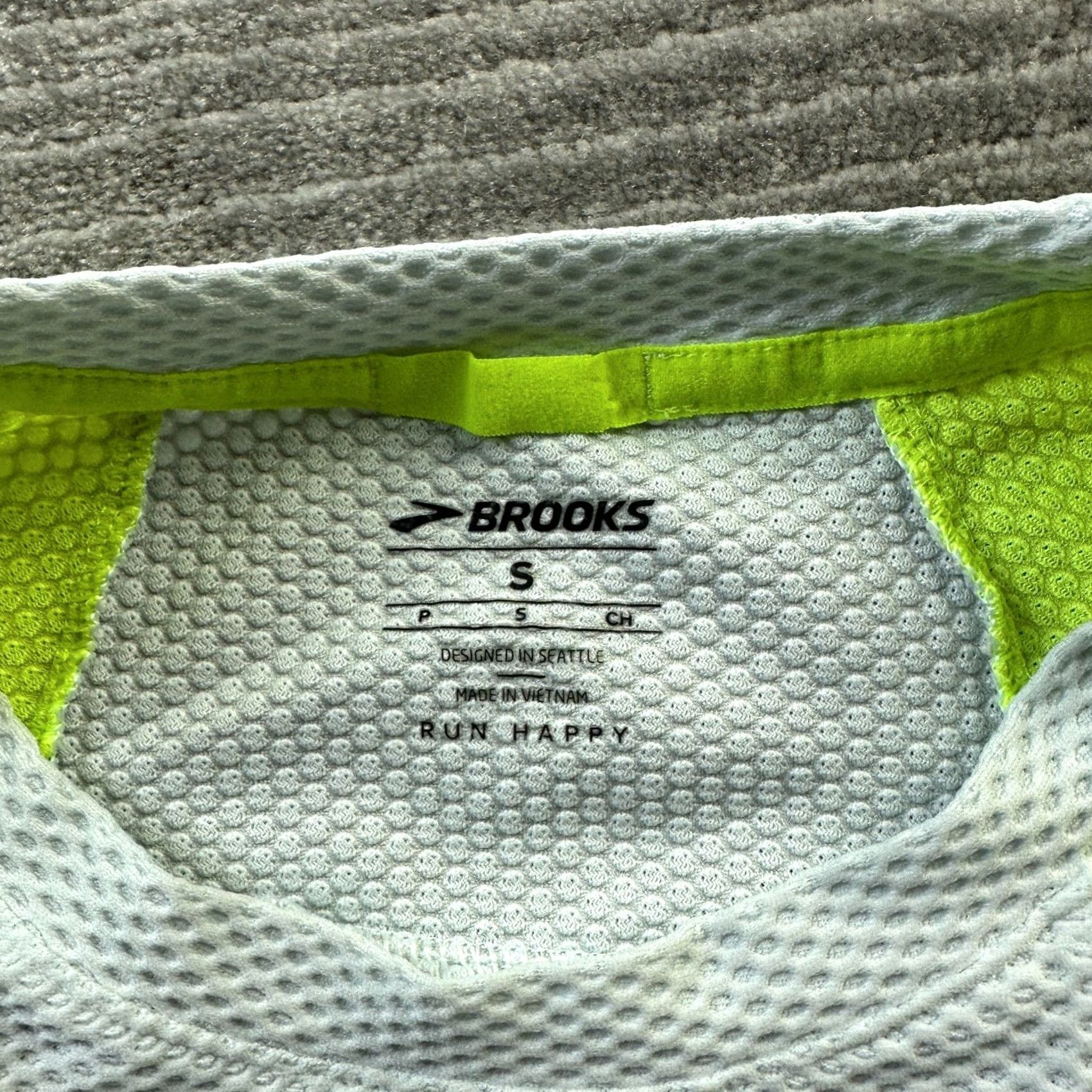 Brooks Brooks Shirt Mens S Green Carbonite Hi Vis Reflective Performance Running T-Shirt Size US S / EU 44-46 / 1 - 6 Thumbnail