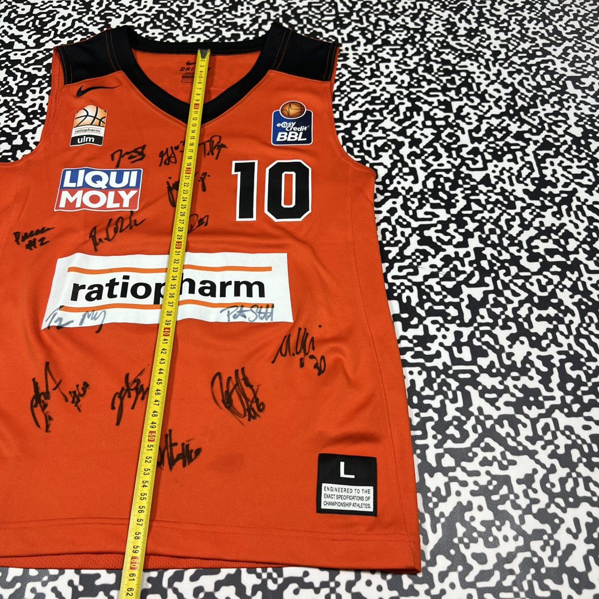 Nike Ratiopharm Ulm Hannah Signed Team Basketball Rare Jersey Size US L / EU 52-54 / 3 - 17 Thumbnail