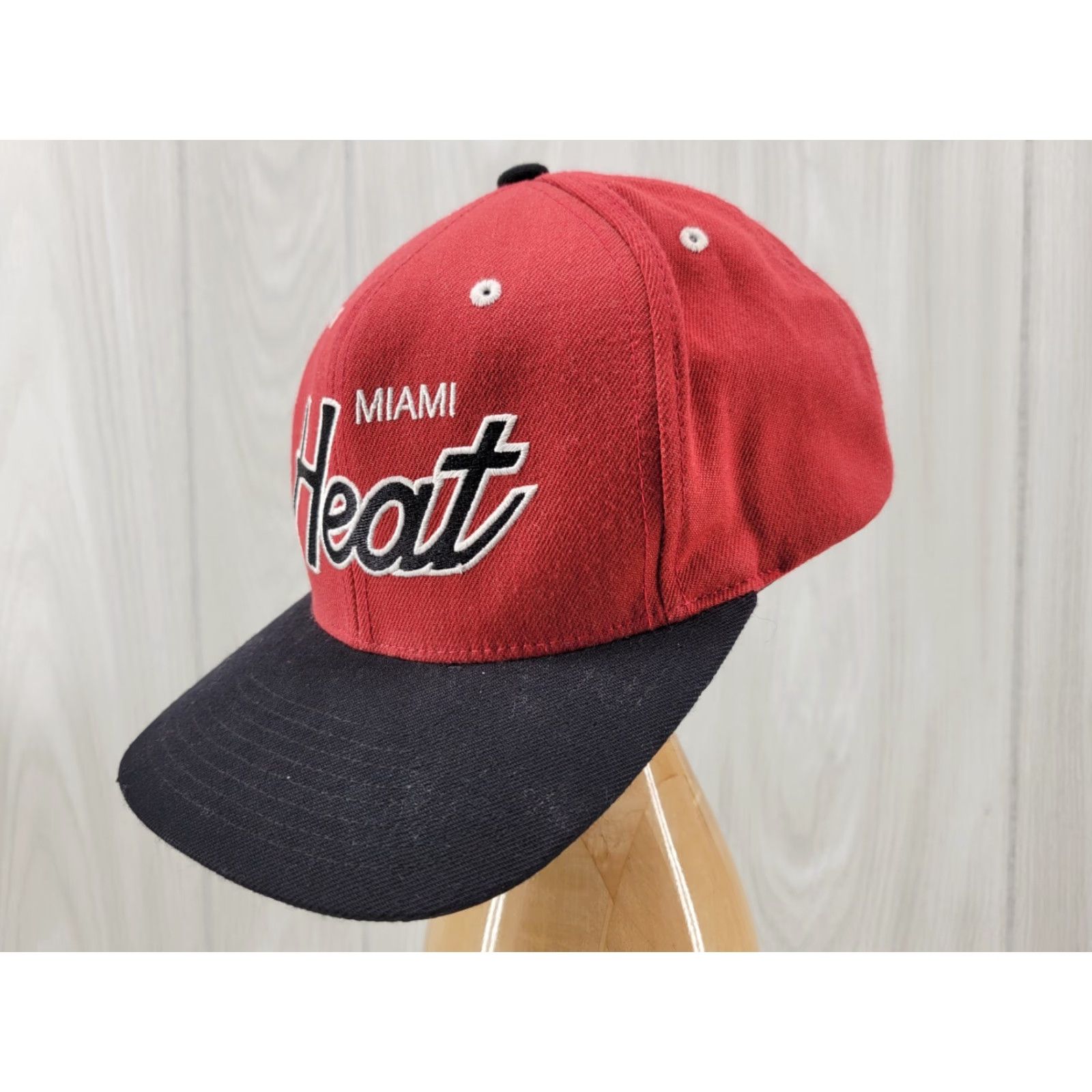 Mitchell & Ness Miami Heat Mitchell And Ness Embroidered Adjustable Snapback Cap Size ONE SIZE - 3 Thumbnail