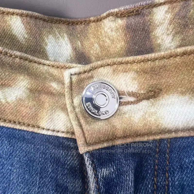 Burberry Burberry Light Blue Denim Women's Jeans. Size 23" - 5 Thumbnail