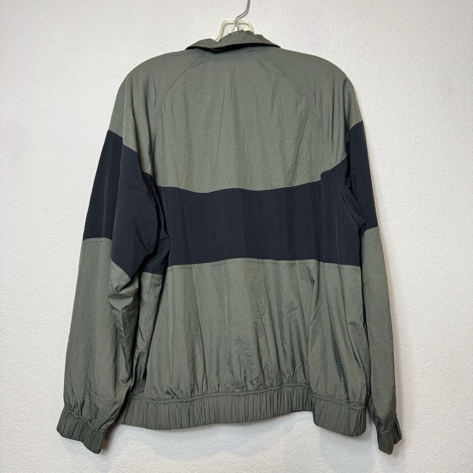 Lululemon Lululemon Color Block Jacket Retro Army Green/Black M NWT Size M / US 6-8 / IT 42-44 - 8 Thumbnail