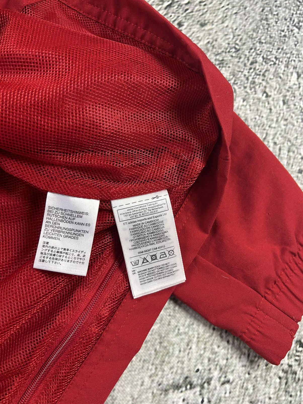 Adidas Adidas track jacket vintage red Y2K nylon zip Size US S / EU 44-46 / 1 - 6 Thumbnail