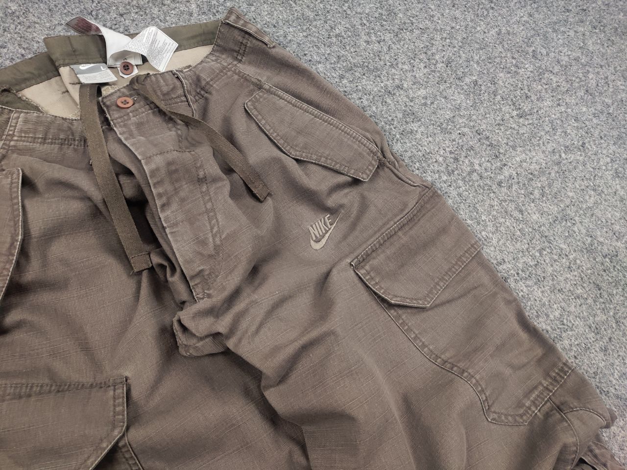 Nike Vintage Nike Cargo Canvas Baggy Beige Logo Shorts Y2K Style Size US 34 / EU 50 - 5 Thumbnail
