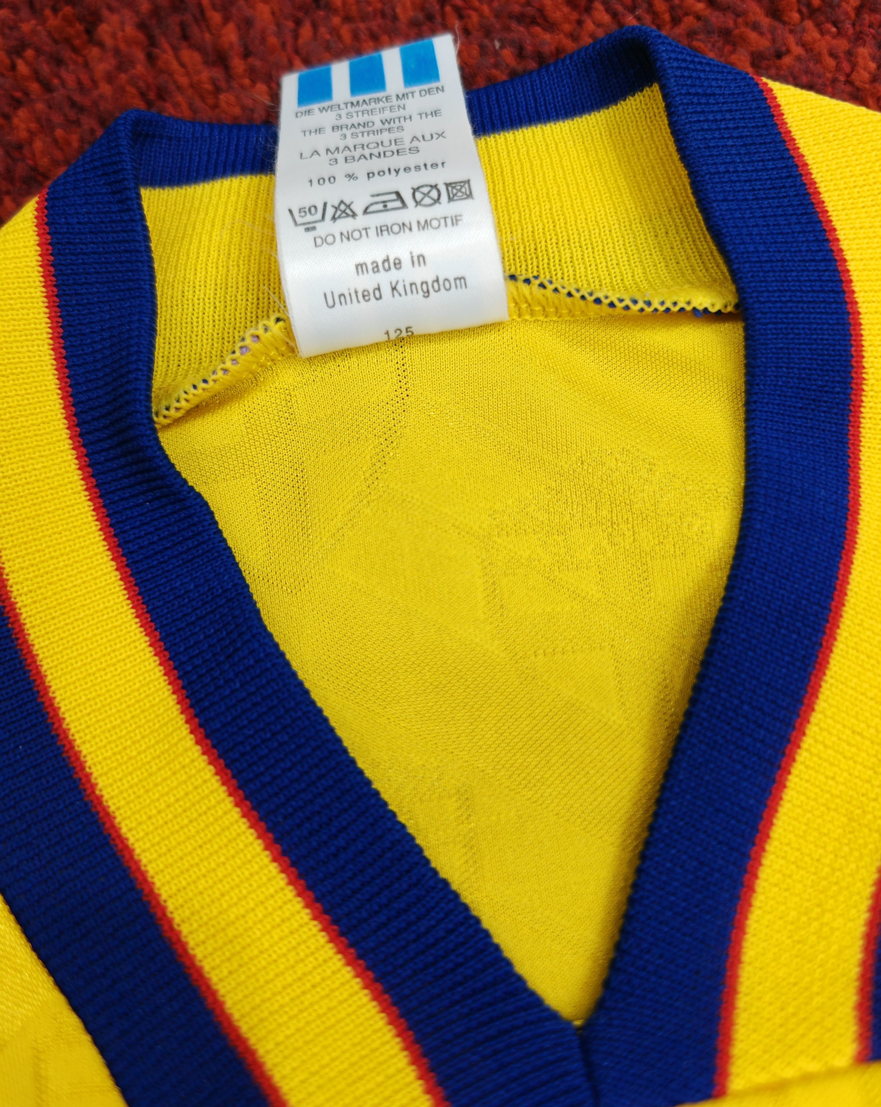 Adidas × Vintage SWEDEN HOME JERSEY FOOTBALL SHIRT 1994 Size US M / EU 48-50 / 2 - 7 Thumbnail