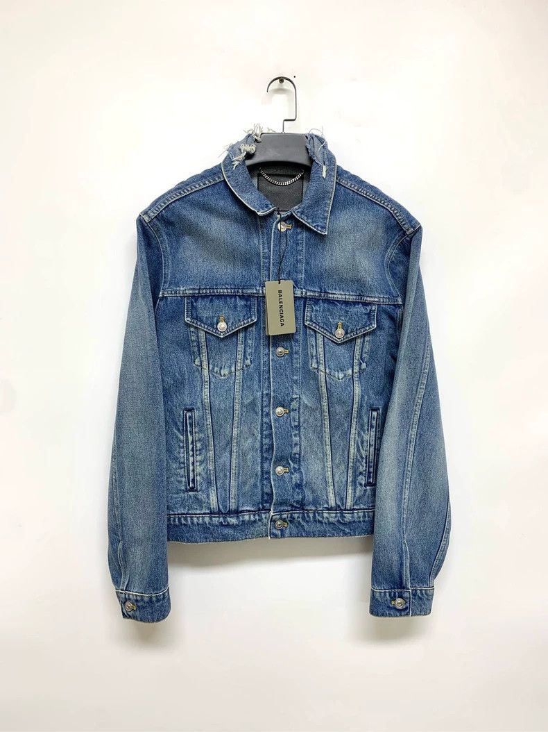 Balenciaga Balenciaga Washed blue denim jacket 2505-Nextarrow Size US L / EU 52-54 / 3 - 1 Thumbnail