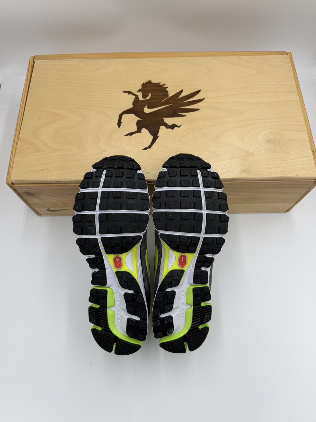 Nike Air Pegasus 25 SE Friends & Family Wooden box w/ Accesories Size US 10 / EU 43 - 7 Thumbnail