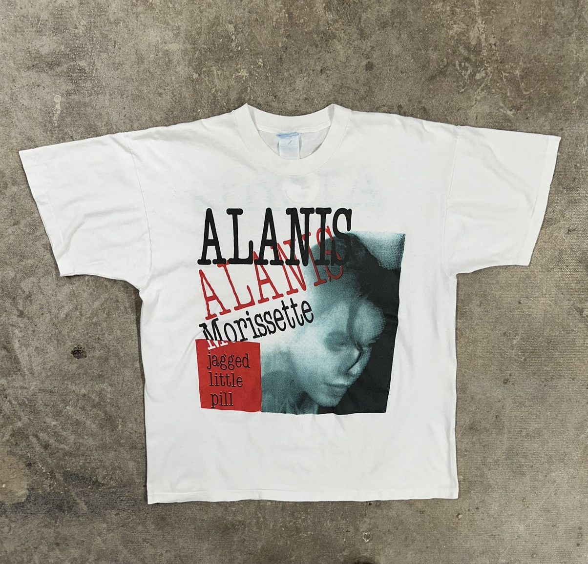 Vintage Vintage 90s Alanis Morissette Jagged Little Pill 96 T-Shirt Size US L / EU 52-54 / 3 - 1 Thumbnail