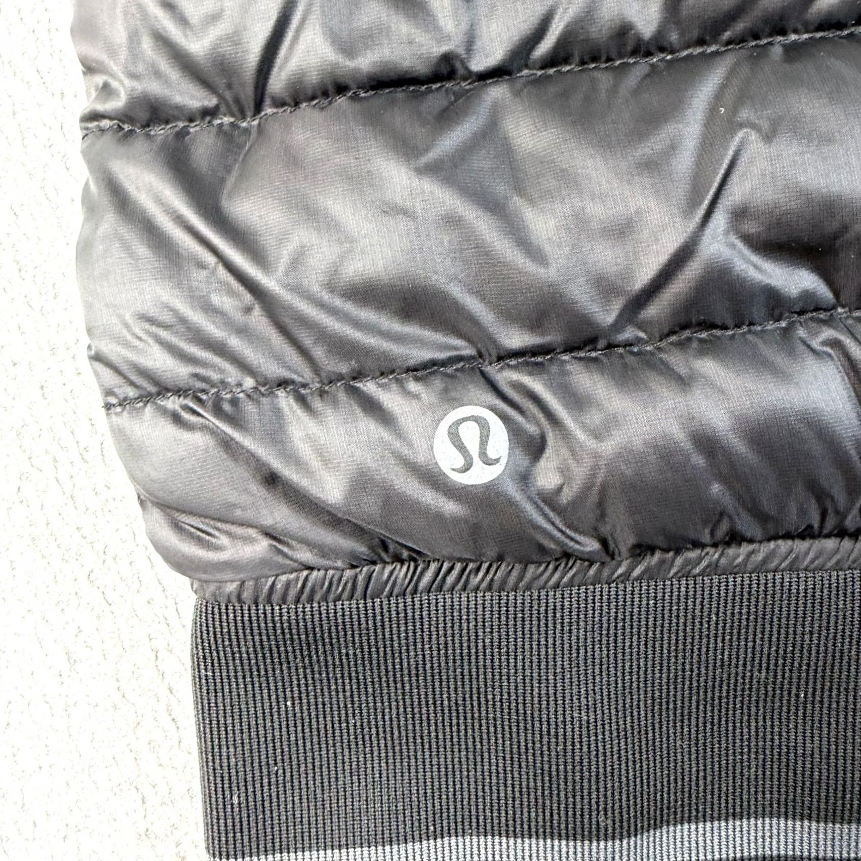 Lululemon Lululemon Vest Womens Medium Black Down Puffer Full Zip Outdoors Hiking Jacket/Coat Vintage No Mens Size M / US 6-8 / IT 42-44 - 5 Thumbnail