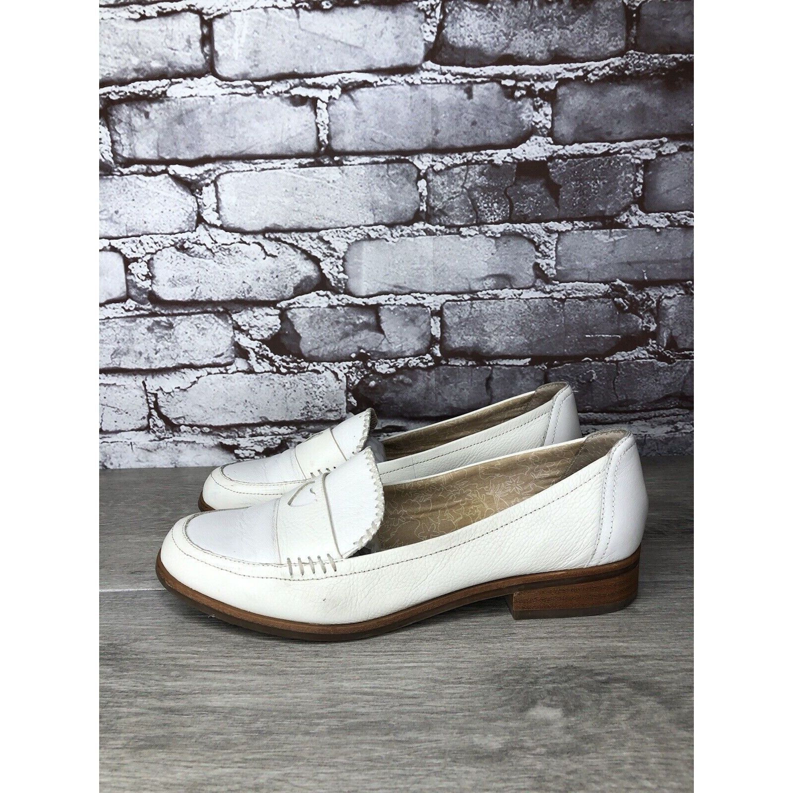 Other Ellen Degeneres ED Laddie White Leather Heart Loafers Shoes Size US 8 / IT 38 - 23 Thumbnail