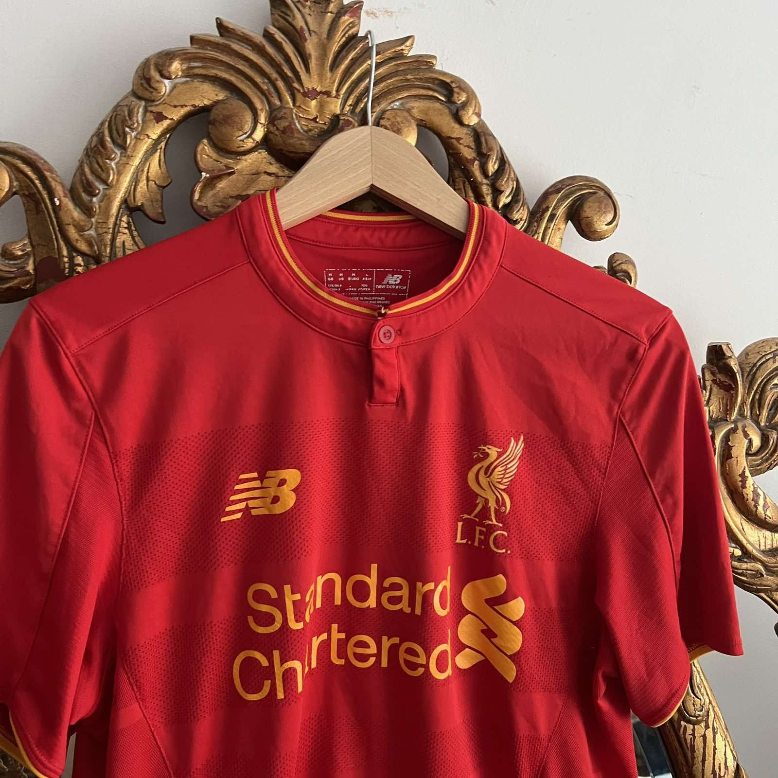 New Balance Vintage New Balance Liverpool soccer jersey size M Size US M / EU 48-50 / 2 - 3 Thumbnail