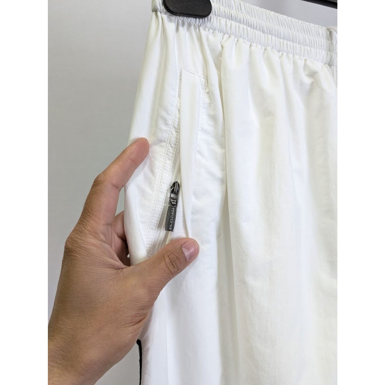 Balenciaga o1rshd1 Light Track Nylon Tracksuit Pants in White Size US 34 / EU 50 - 7 Thumbnail