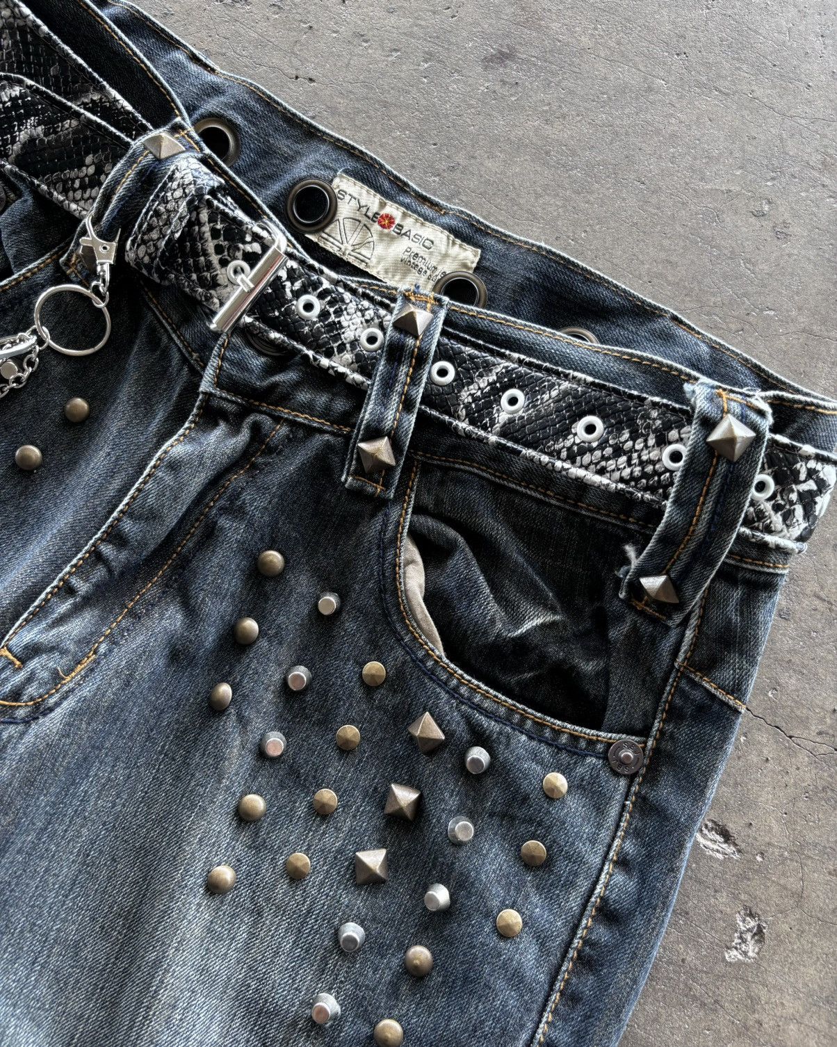 If Six Was Nine × Japanese Brand × Le Grande Bleu (L.G.B.) 2000s Style Basic Studded Denim Jeans Size US 29 - 4 Thumbnail