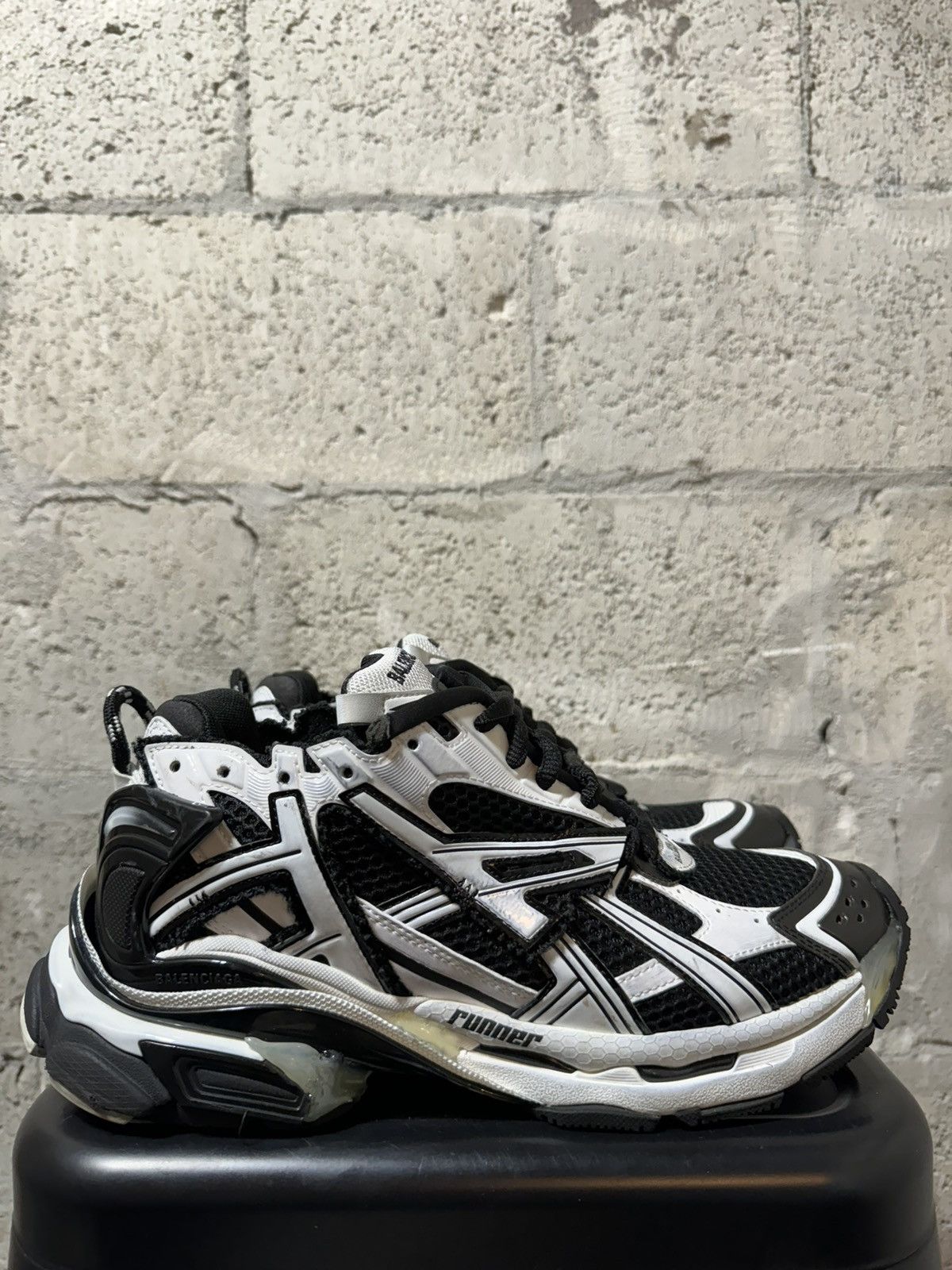Pre-owned Balenciaga Runner Sneaker Black White