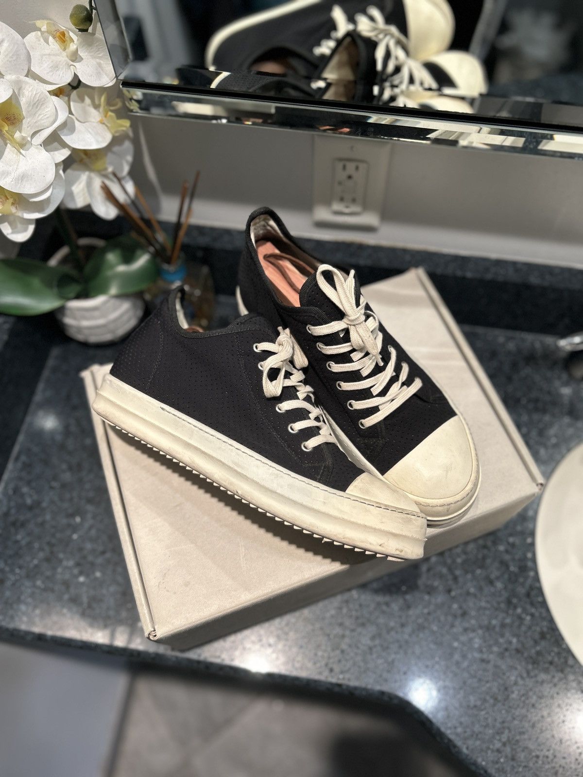 Rick Owens Rick Owen Perforated Ramones ‘Black/Milk’ Size 44 (11US) Size US 11 / EU 44 - 3 Thumbnail
