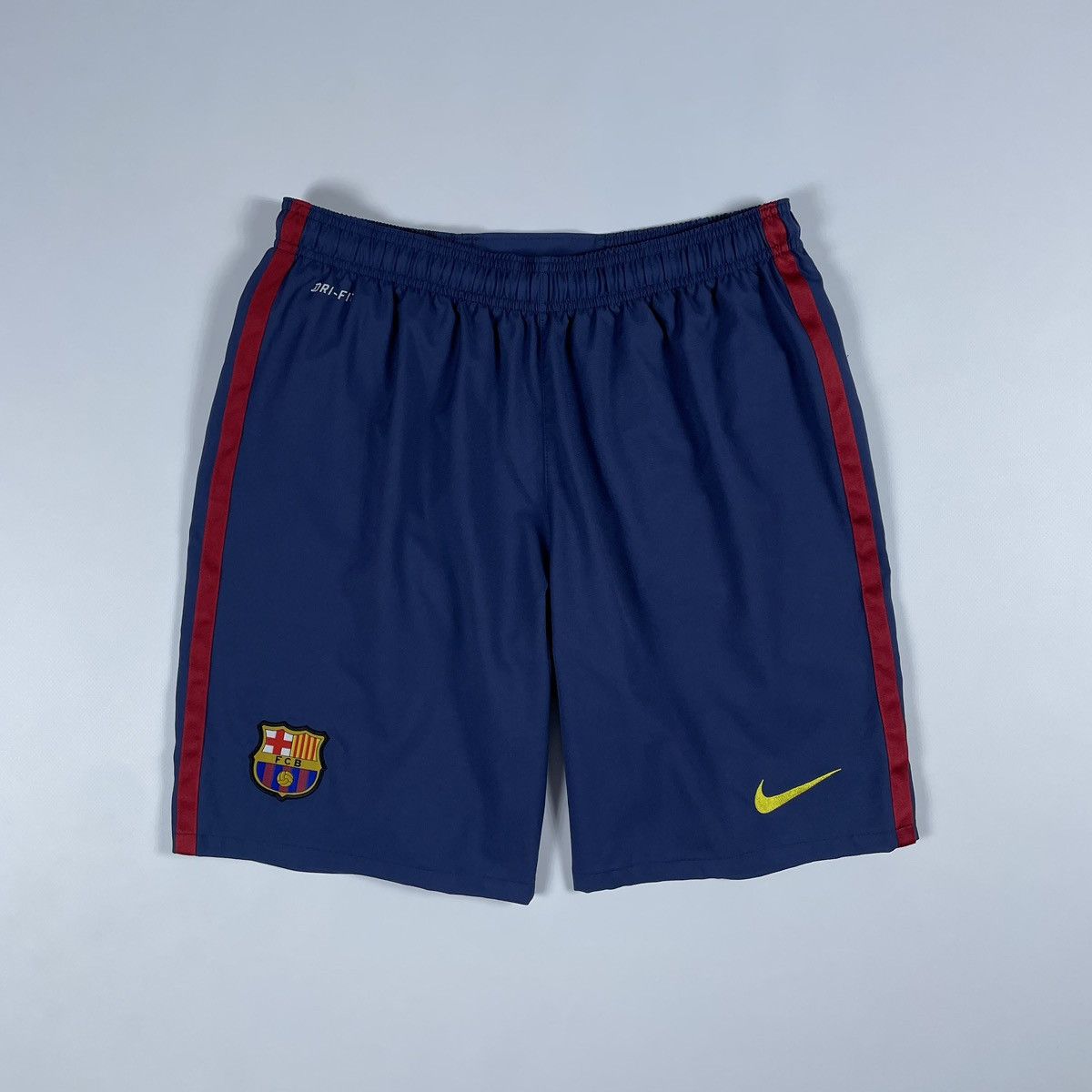 Nike Vintage Nike Barcelona FCB Soccer Shorts Size US 36 / EU 52 - 1 Thumbnail