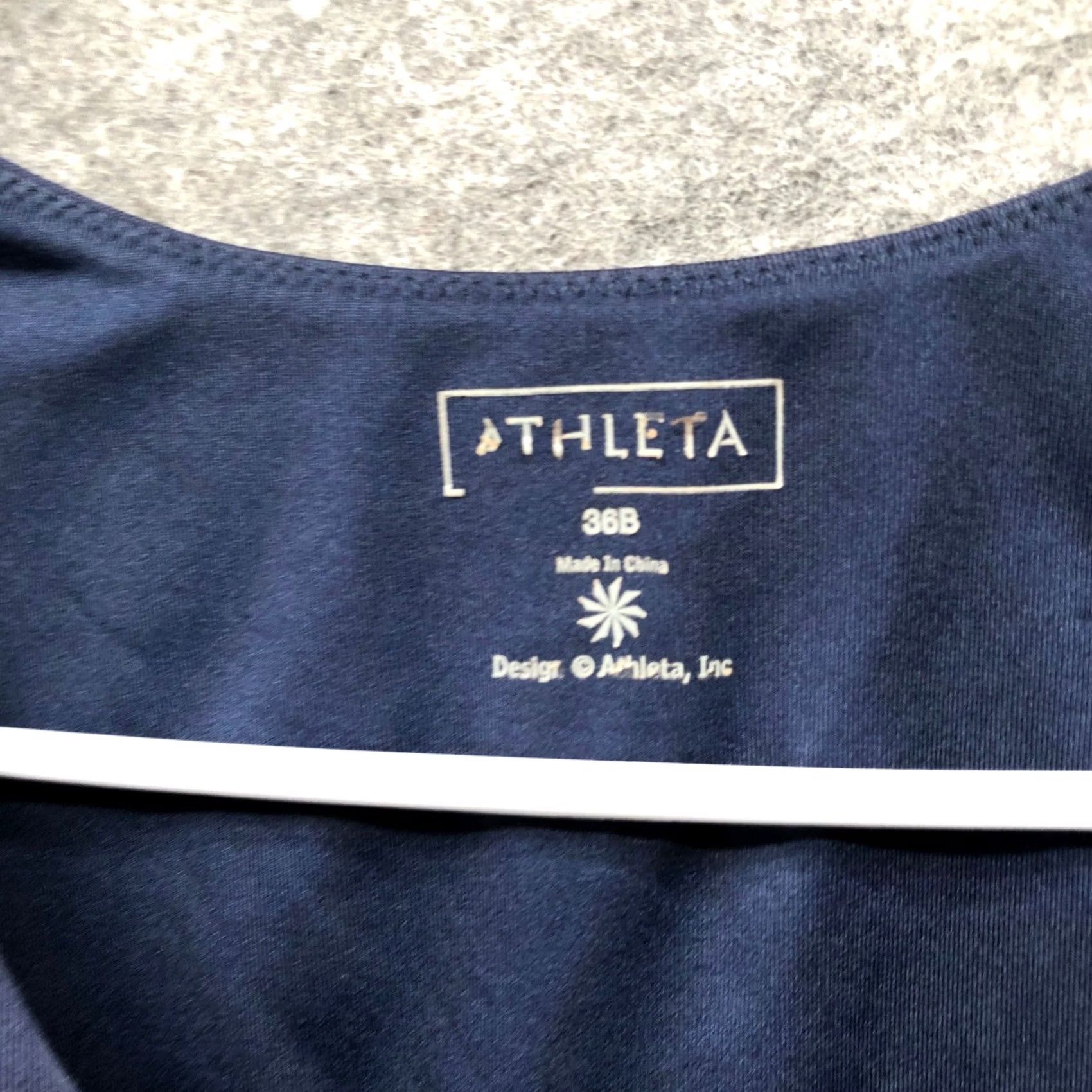 Athleta Athleta V-Neck Support Tank Top Womens 36B Empire Navy Ruched Built in Bra Size XS / US 0-2 / IT 36-38 - 4 Thumbnail
