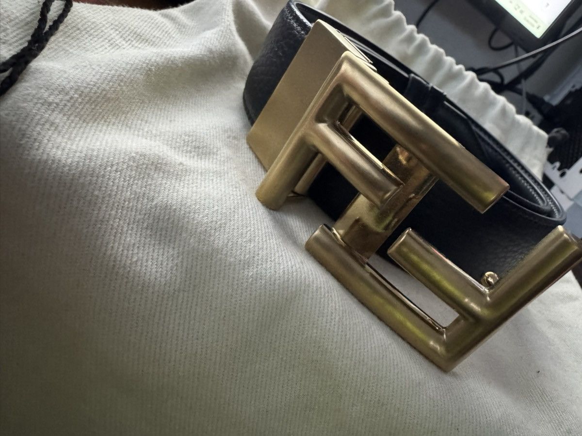 Fendi Fendi Roma Men's Leather Belt Reversible Size 30 - 1 Thumbnail