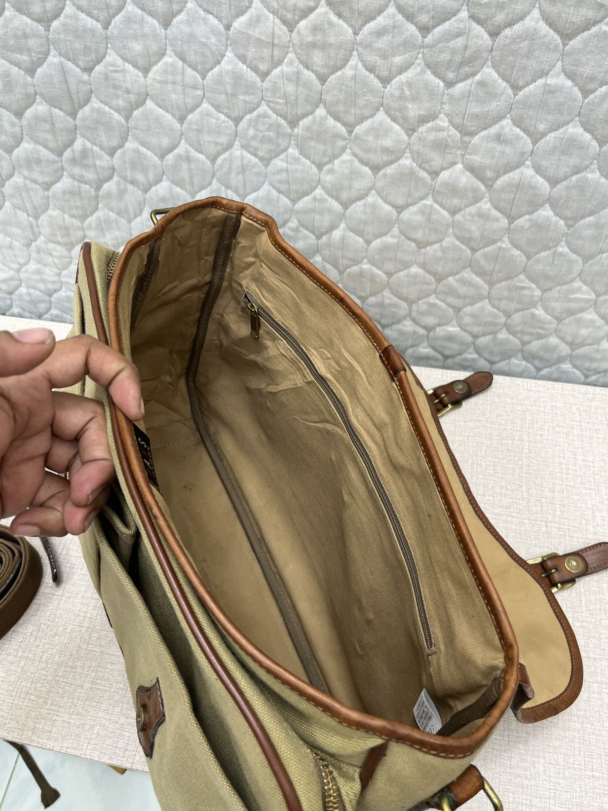 DAKS 🔥🔥🔥STEALS DAKS LONDON MESSENGER BAG Size ONE SIZE - 20 Thumbnail