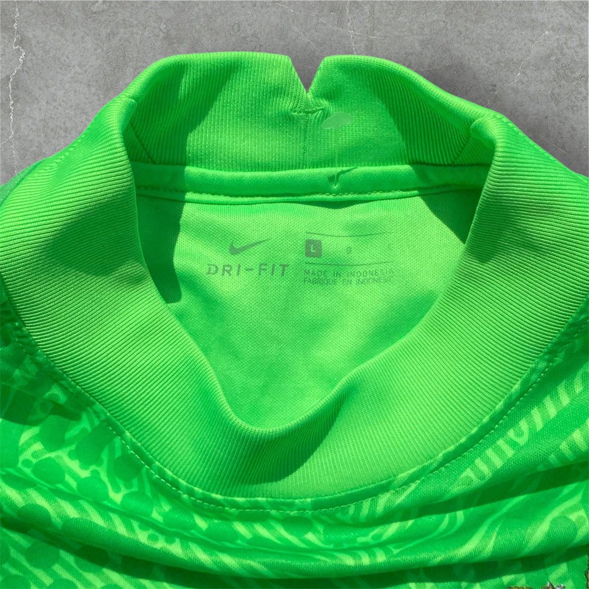 Nike Vintage Nike Newcastle East F.C. Green Long Sleeve Size US L / EU 52-54 / 3 - 4 Thumbnail