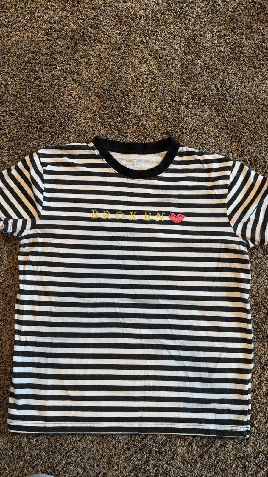 rue21 Broken Hearts stripped tee Size US L / EU 52-54 / 3 - 1 Thumbnail