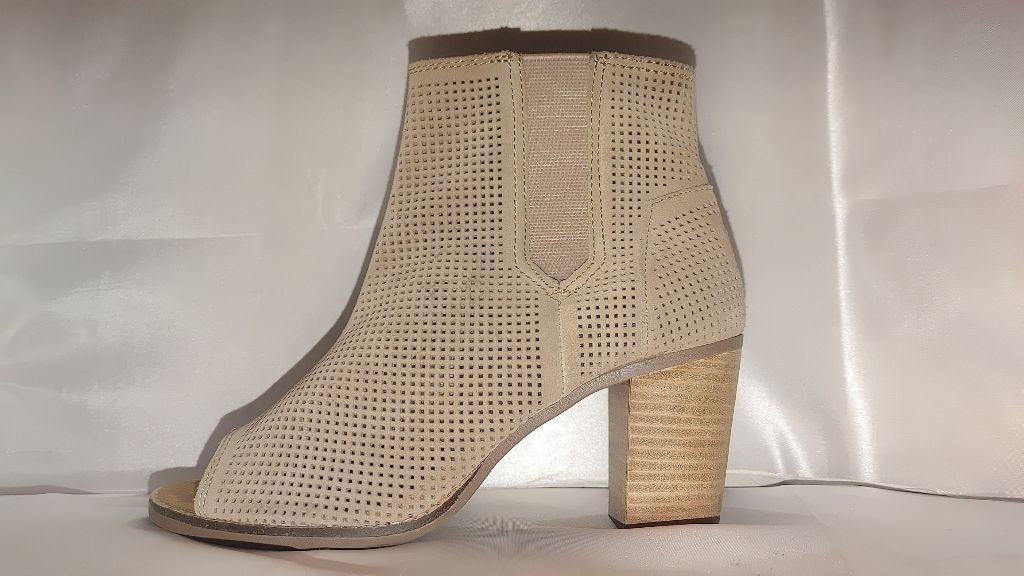 Toms Toms Majorca Peep Toe Perforated Suede Bootie Size 9 Size US 9 / IT 39 - 2 Thumbnail