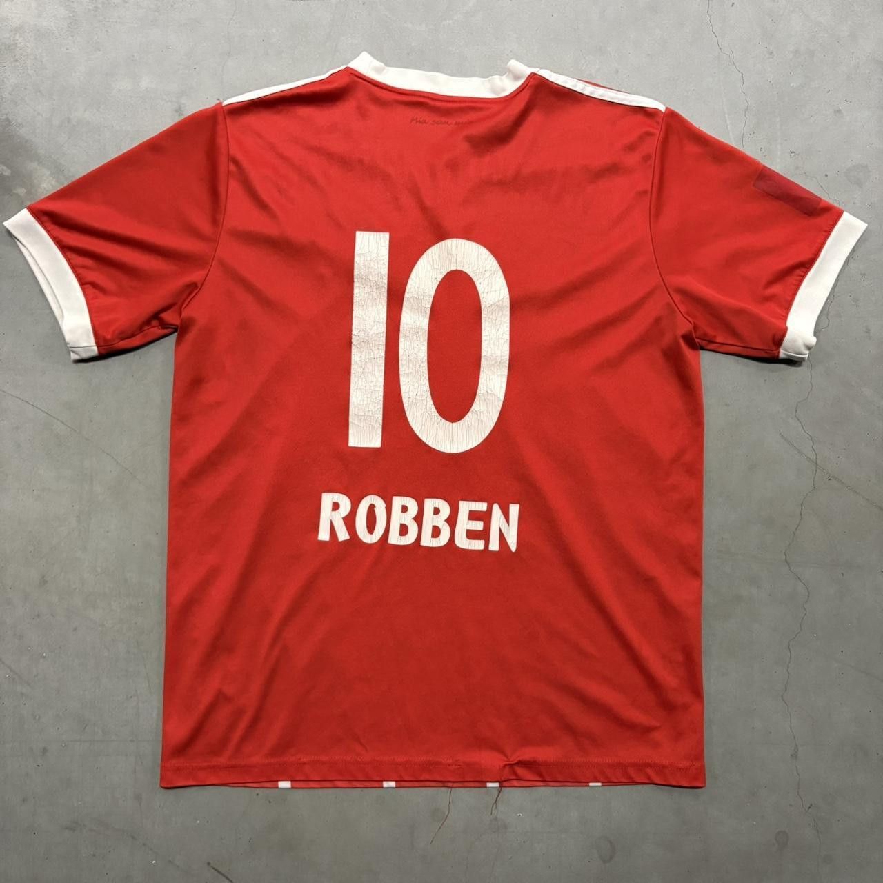 Vintage Crazy Vintage Y2K/2000s Bayern Munich 2017-18 Arjen Robben Football Soccer Jersey! Size US M / EU 48-50 / 2 - 3 Thumbnail